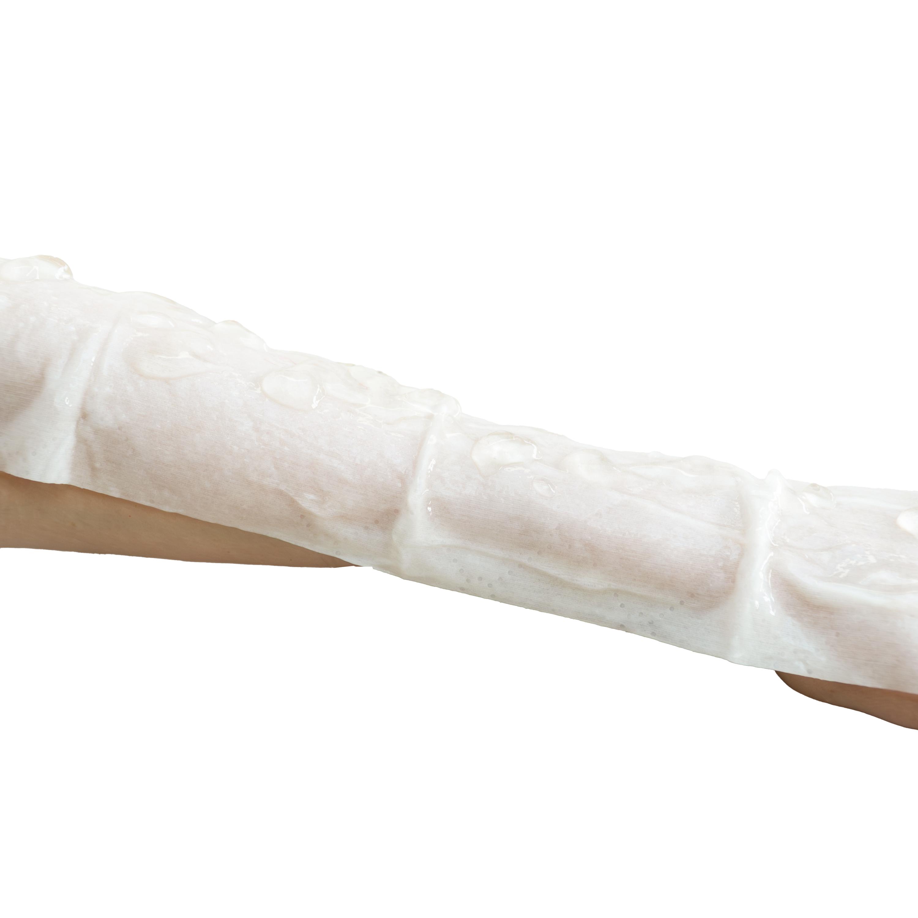 Nahaufnahme der WERO BurnAway® Verbrennungskompresse 10 x 40 cm mit feuchter Hydrogel-Beschichtung und weicher, strukturierter Oberfläche