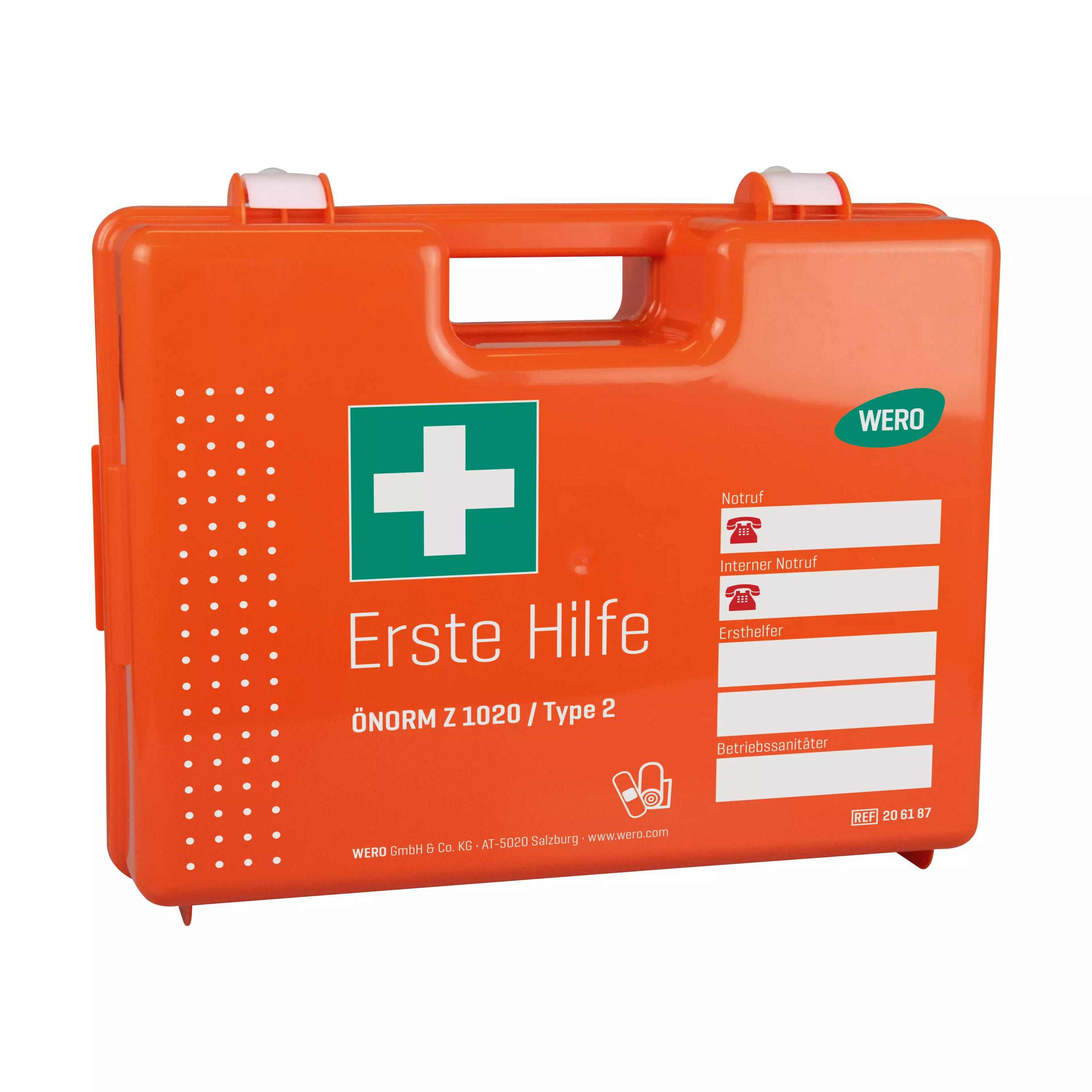Robuster Erste Hilfe Koffer WERO Basisfüllung ÖNORM Z 1020 Typ 2 mit grünem Kreuz, stabilem Griff, Sichtfenstern und auffälliger Notruf-Beschriftung.