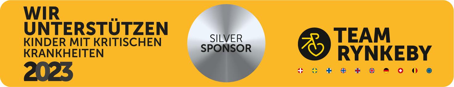 Gelbes Rechteck mit schwarzem Text „Wir unterstützen Kinder mit kritischen Krankheiten 2023“, Team Rynkeby Logo und Länderflaggen.