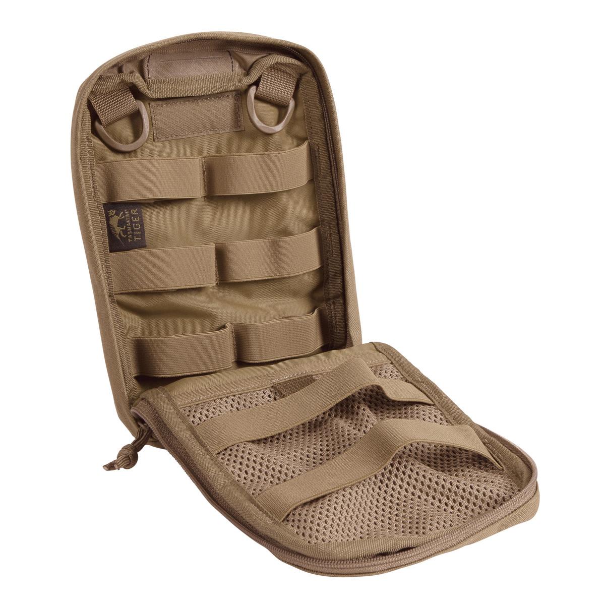 TT Tac Pouch 7 - Coyote aus robustem Material mit elastischen Fächern, seitlichem Reißverschluss und sichtbarem Tiger-Logo auf der Vorderseite.