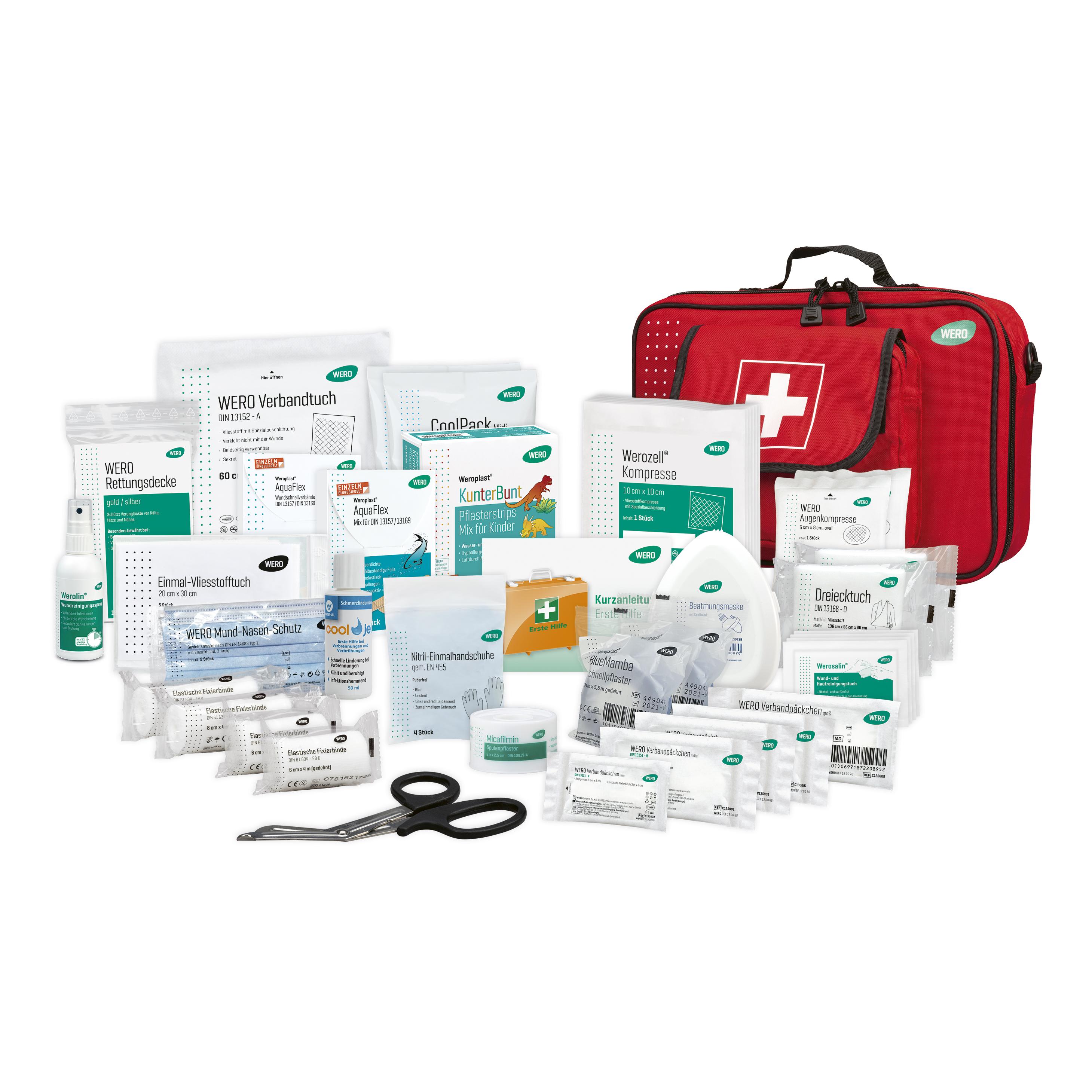 Eine WERO Sanitätstasche Schwimmbad - Sonderfüllung inkl. DIN 13157 mit rotem Etui, weißem Kreuzsymbol, Beatmungsmaske, Kinderpflaster und Kühlgel.