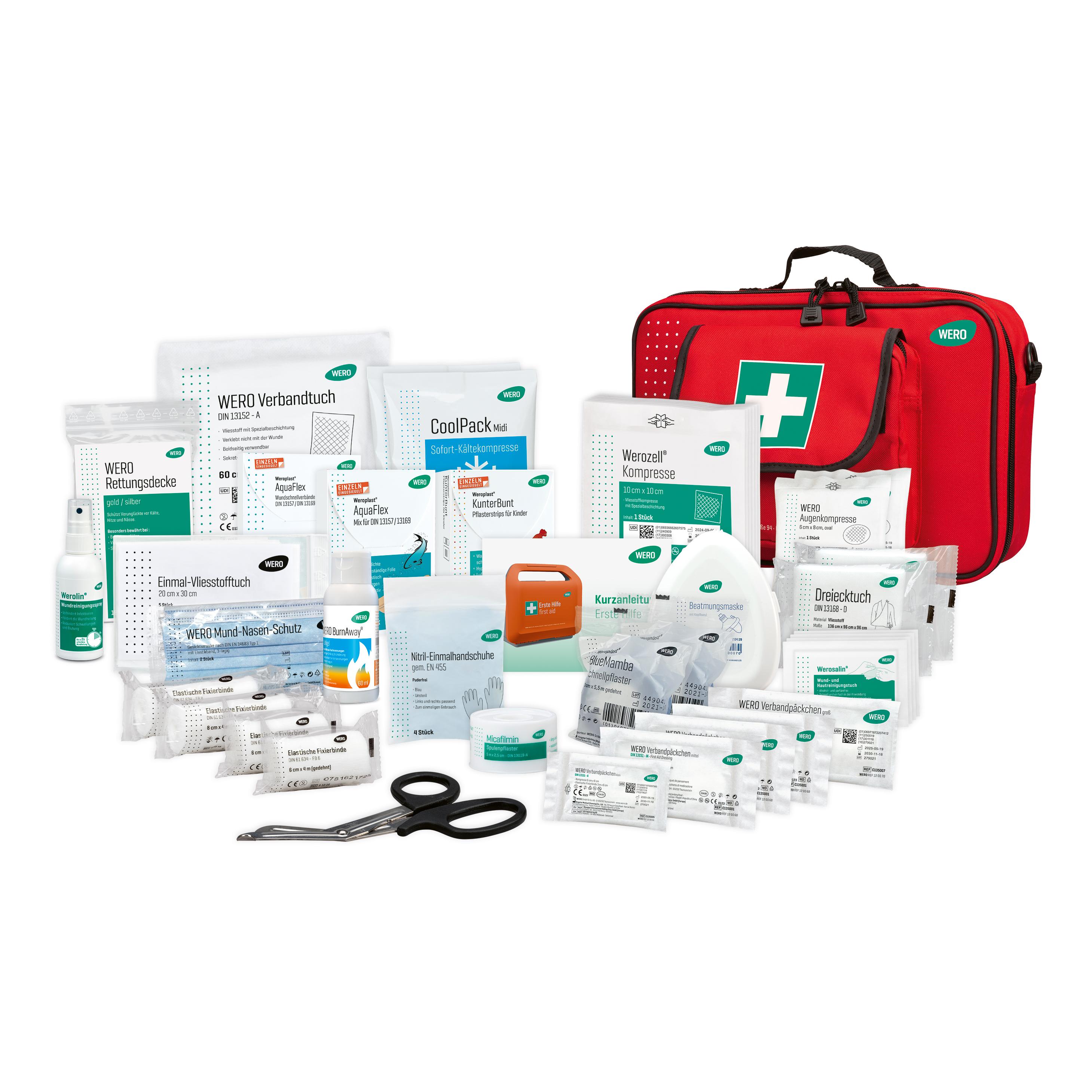 Eine WERO Sanitätstasche Schwimmbad - Sonderfüllung inkl. DIN 13157 mit rotem Etui, weißem Kreuzsymbol, Beatmungsmaske, Kinderpflaster und Kühlgel.