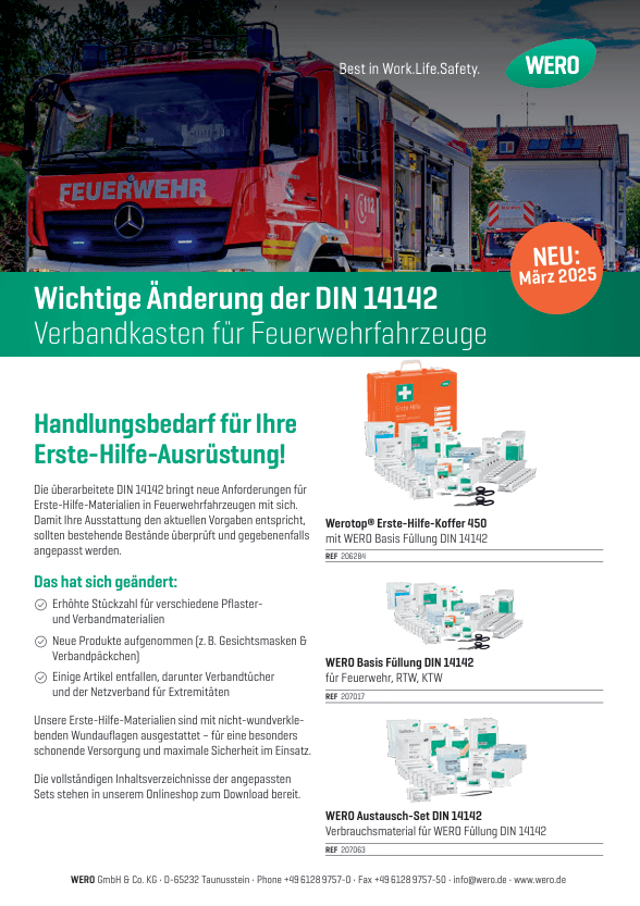 Feuerwehrfahrzeug, Hinweis auf DIN 14142 Änderung Verbandkasten, grüne NEU-März 2025-Banderole, Text zu Erste-Hilfe-Ausrüstung