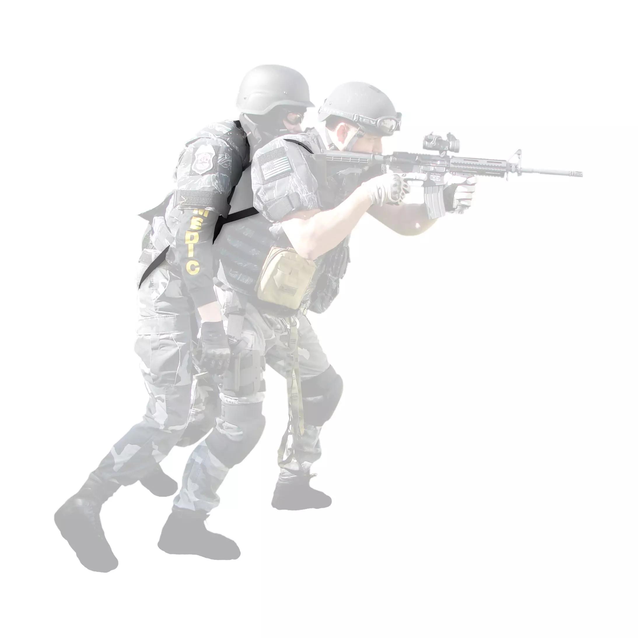 Zwei Soldaten tragen den NAR Hasty Harness Rettungsgurt, ein vielseitiger Mehrzweckgurt mit hoher Bruchfestigkeit aus robustem 100 % Nylon.