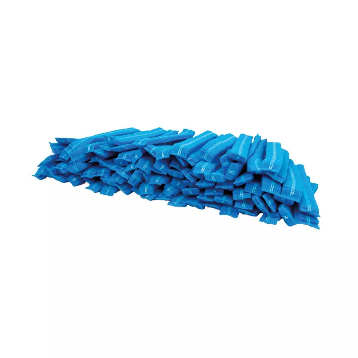 Ein Stapel Einweghaube, 100 Stk - Blau, detektierbar, gleichmäßig rechteckig angeordnet, alle Hauben aus flexiblem Material.