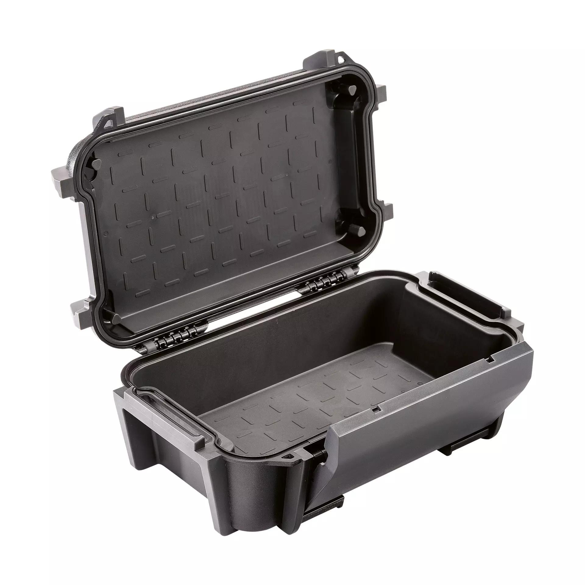 Das offene Peli™ R60 Ruck Case zeigt das leere, robuste Innenfach mit Griff und umlaufender wasserabweisender Dichtung.