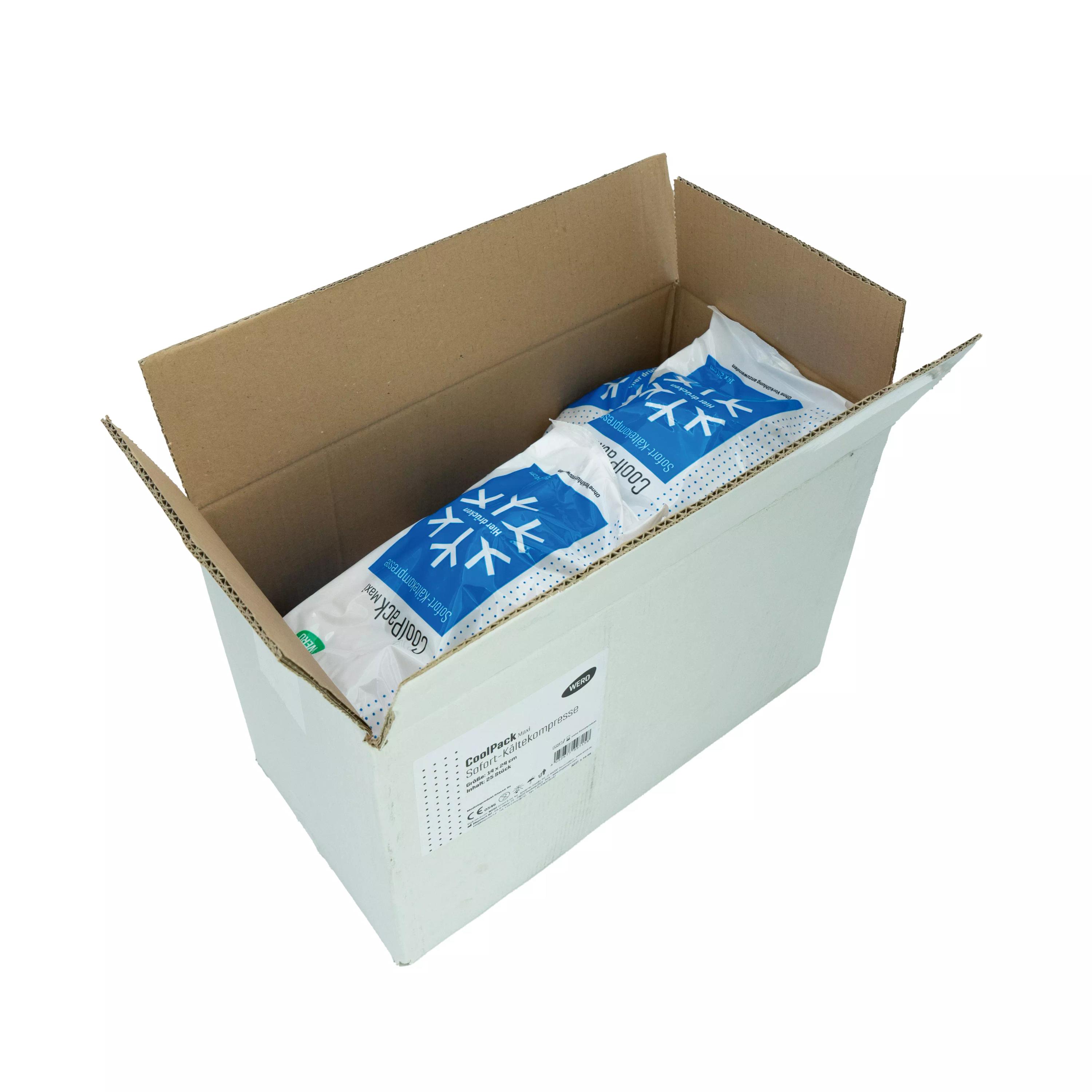 Ein geöffneter Karton mit mehreren WERO CoolPack Sofort-Kältekompresse - Maxi, einzeln in blau-weißem Muster eingeschweißt, zur sofortigen Kühlung ohne Vorkühlung.