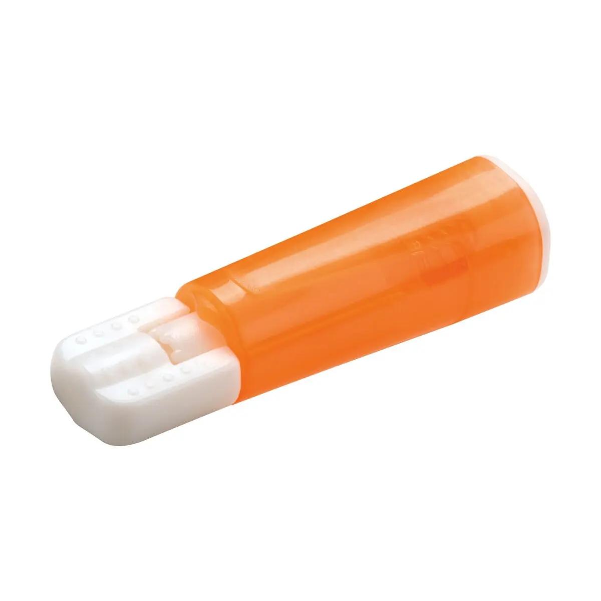Orangefarbener Marker mit glattem Gehäuse und weißer Kappe mit Klappmechanismus, seitlich liegend.