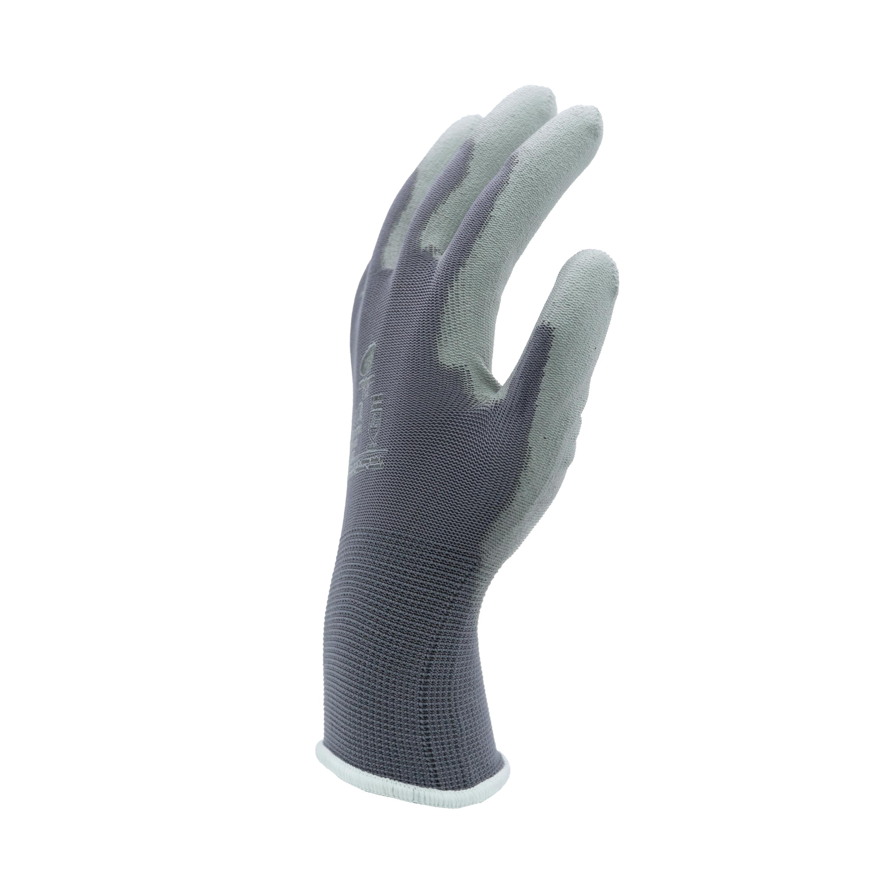 Eine einzelne Hand trägt einen Feinstrickhandschuh WERO Allrounder in Grau mit oranger Stulpe, PU-Beschichtung und leichter, flexibler Passform.