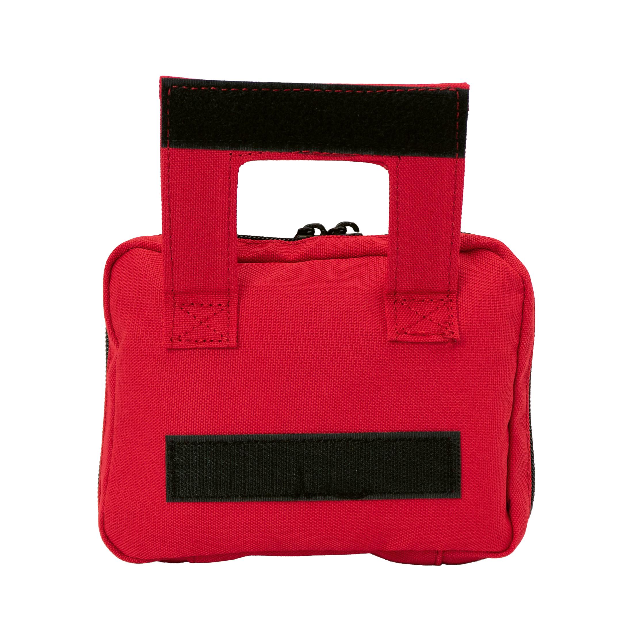 WERO Erste Hilfe Tasche - klein aus rotem Nylon mit zwei schwarzen Tragegriffen und Gürtelschlaufe, aufrecht stehend und rundum mit Reißverschluss gesichert.