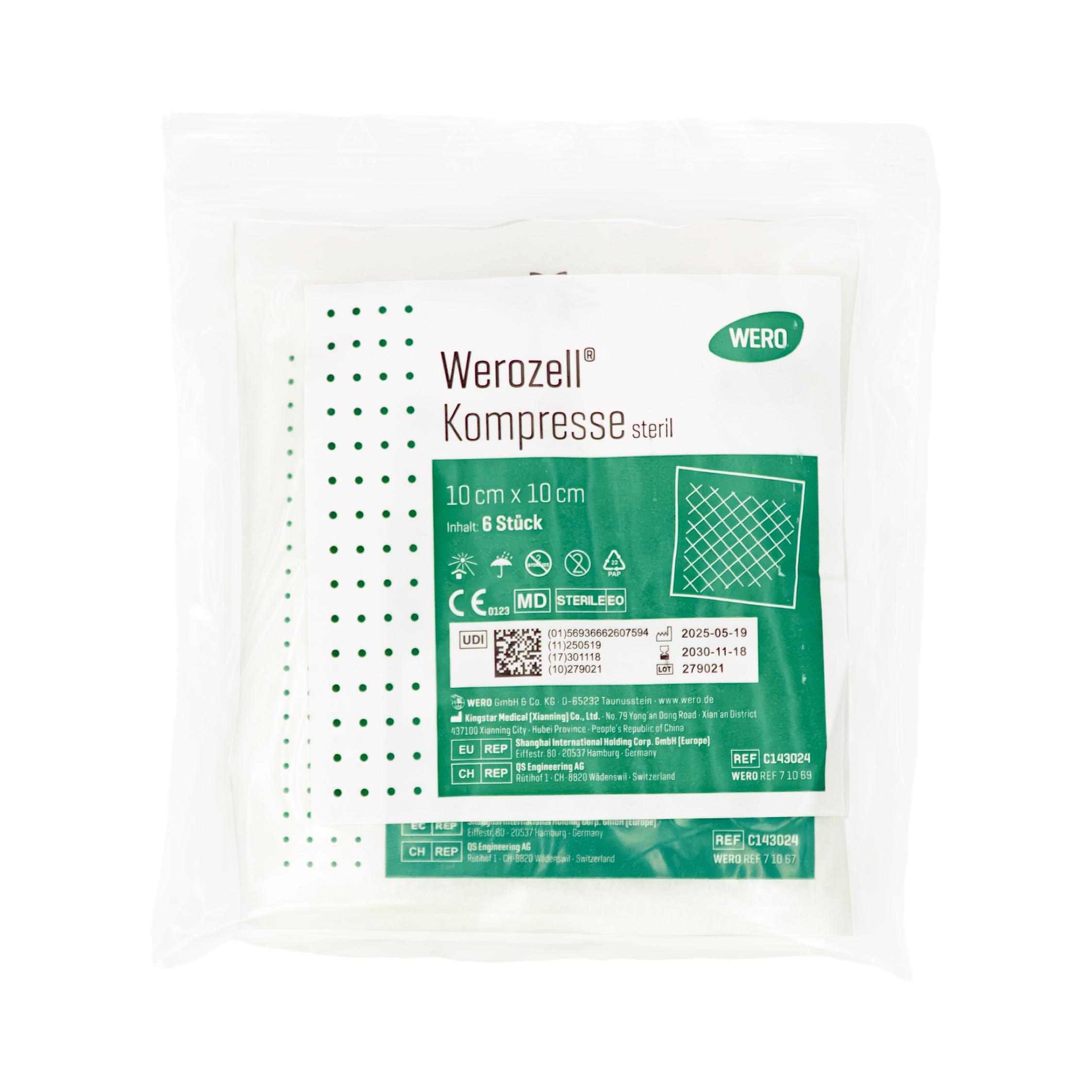 Eine Packung Werozell® Kompresse, steril - 6 Stk mit grün-weißer Etikettierung, Größe 10 x 10 cm, liegt einzeln eingesiegelt und gut lesbar im Vordergrund.