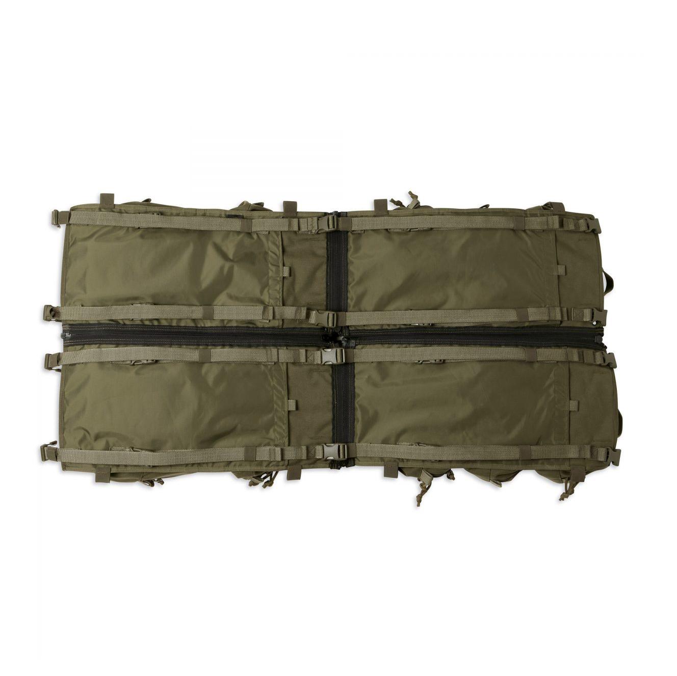 Grüner TT Medic Transporter aus robustem CORDURA® 700 den, leer, mit mehreren beigen Riemen und Frontschnallen, flach liegend.