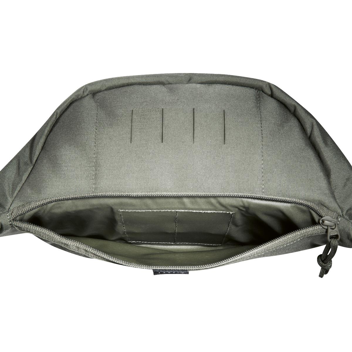 TT Modular Hip Bag 2 IRR Hüfttasche aus robustem Material mit MOLLE-Klett, Fronttasche sowie zusätzlichem Reißverschlussfach und vertikalen Ziernähten.