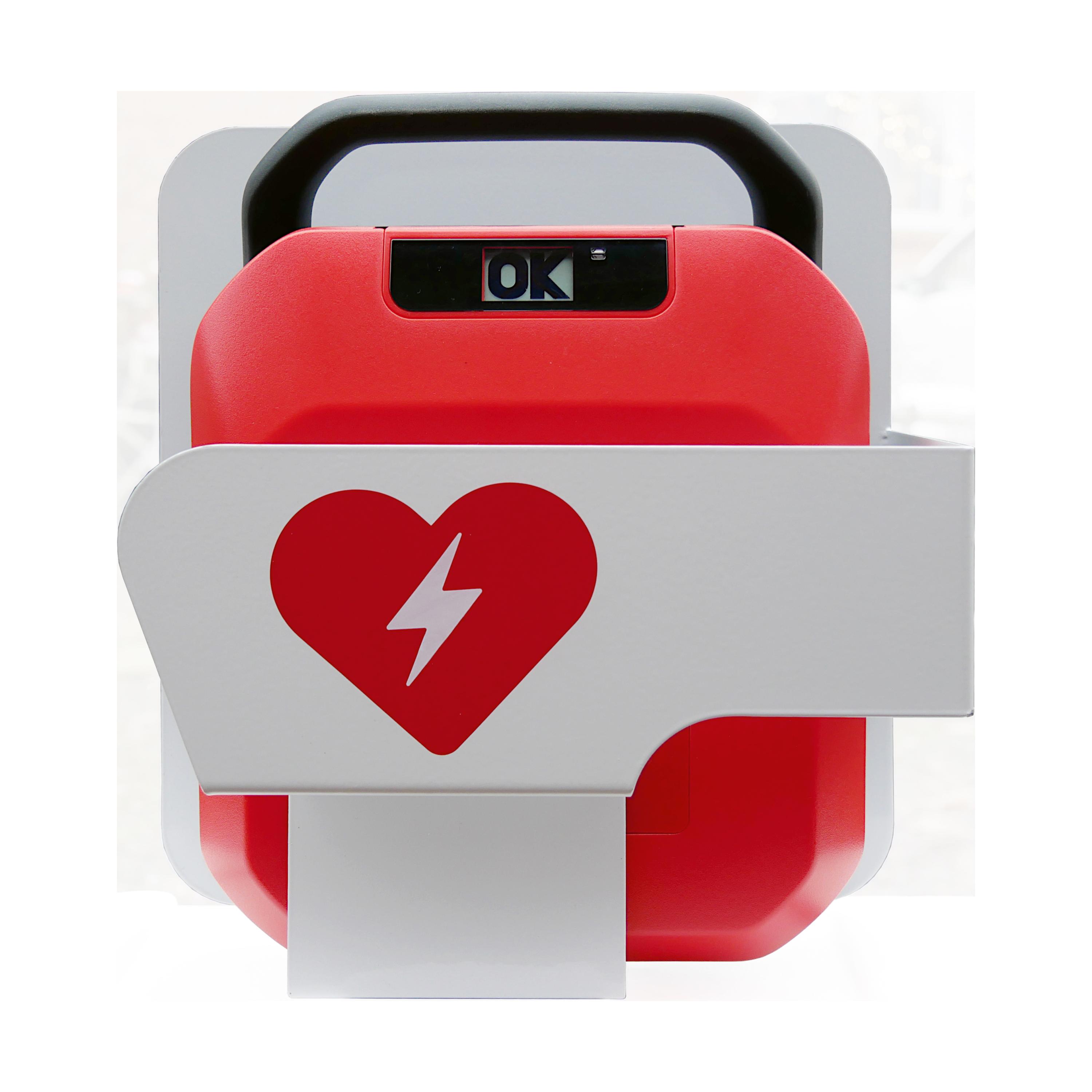 Rotes HeartSave Premium Defibrillatorgerät mit schwarzem Griff und Herzsymbol steht neben passender grauer Stahl-Wandhalterung.
