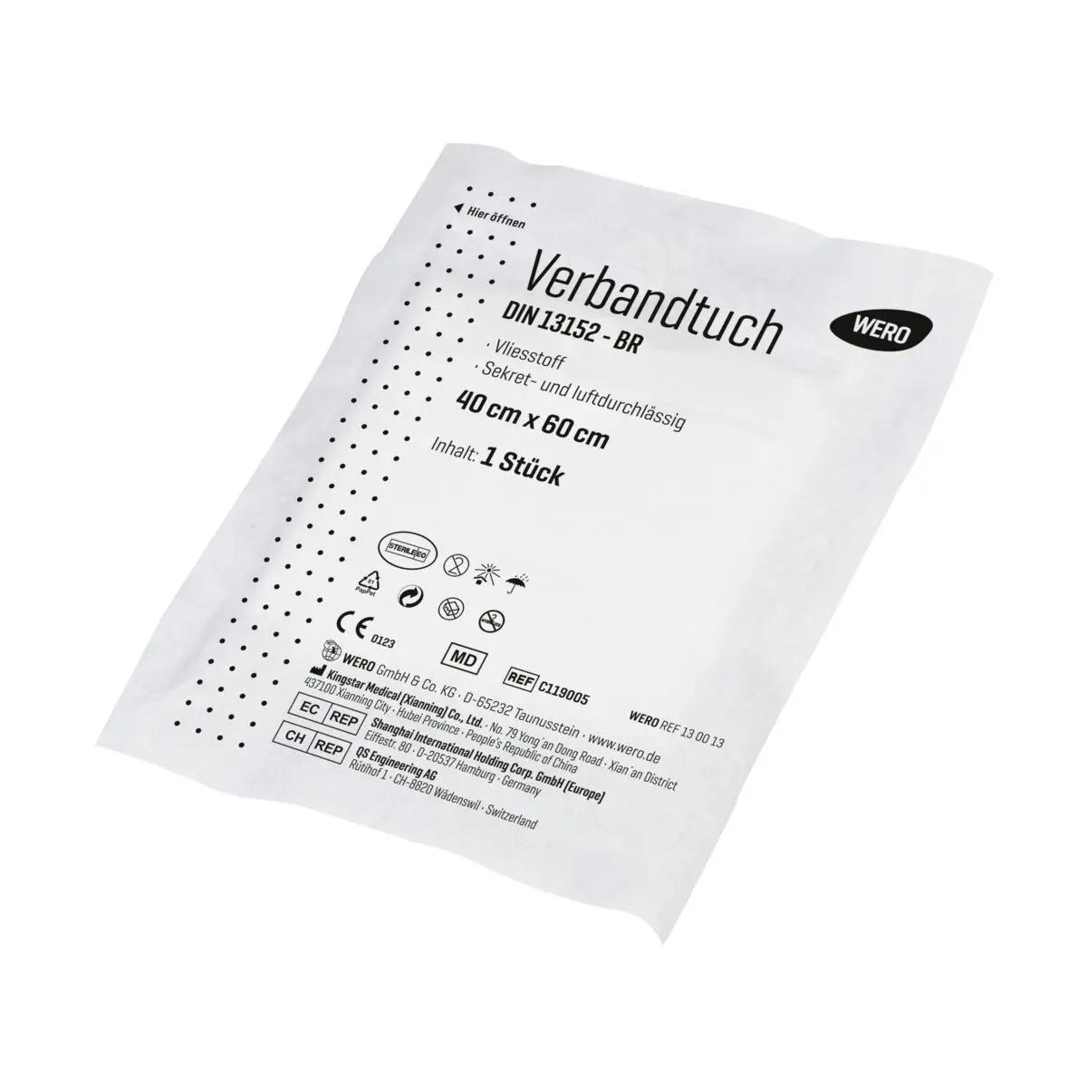 Eine leicht geneigte Verpackung des Verbandtuch DIN 13152, steril - 40 cm, mit deutsch-englischer Beschriftung und verschiedenen Gütesiegeln.