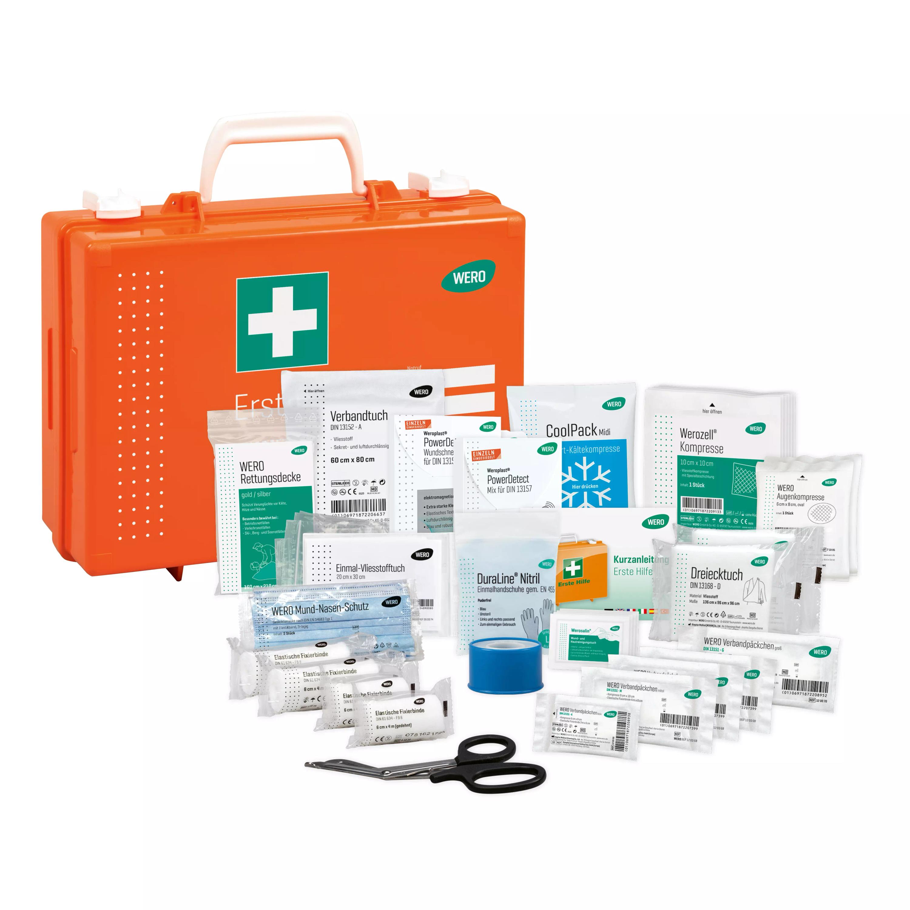 Der Werotop® 350 Erste Hilfe Koffer mit DIN-Basisfüllung DIN 13157, detektierbar, steht offen mit medizinischen Einmalartikeln, Schere und Klebeband.