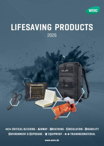 Dunkelgrauer Notfallrucksack mit Verbandsschere, schwarzem Zellstoffbeutel, weißem Tuch und oranger Schiene vor blauem Hintergrund, WERO Logo oben rechts.