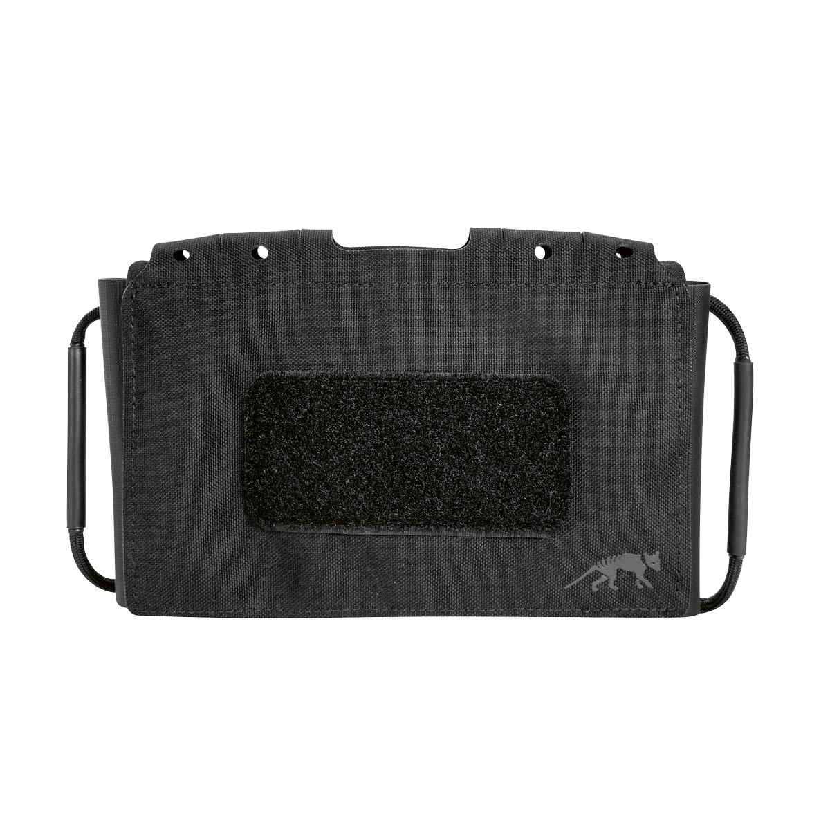 Schwarze TT IFAK Pouch Dual mit rechteckigem Korpus, Klettverschluss und zwei Gummigriffen, Katzenlogo unten rechts, aus laminiertem CORDURA®.