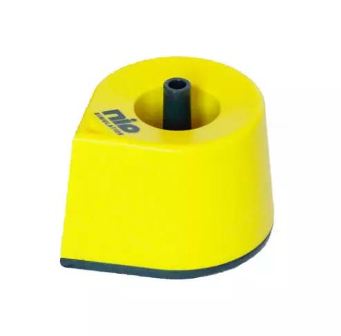 NIO™ Trainer Nachlader aus gelbem Kunststoff mit schwarzem Standfuß und zentralem Loch, markantem Nib Logo auf konischer Form.