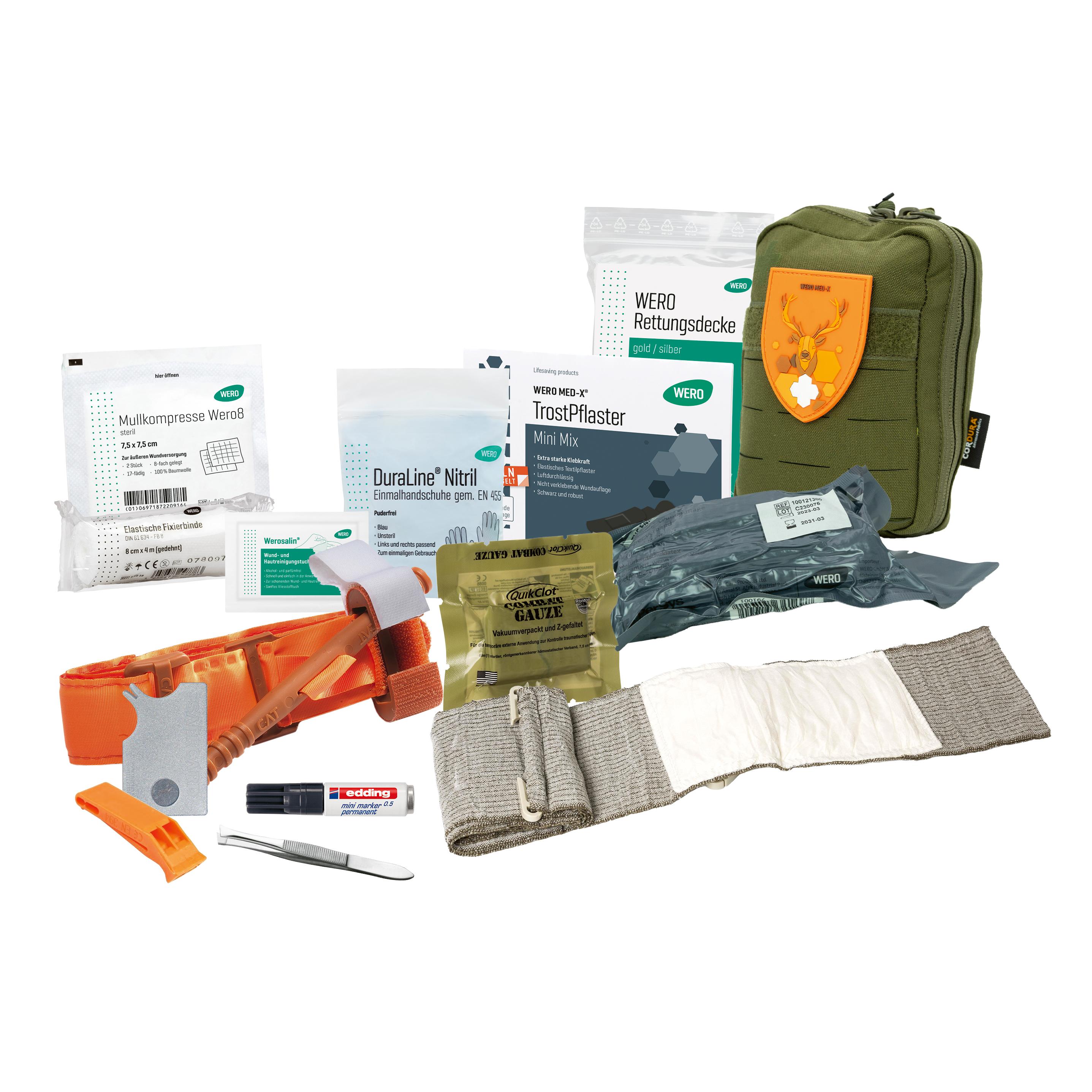 Grünes WERO MED-X Hunter Medic Pack - Advanced geöffnet, zeigt Bandagen, QuikClot Combat Gauze und verschiedene orangefarbene Erste-Hilfe-Werkzeuge.