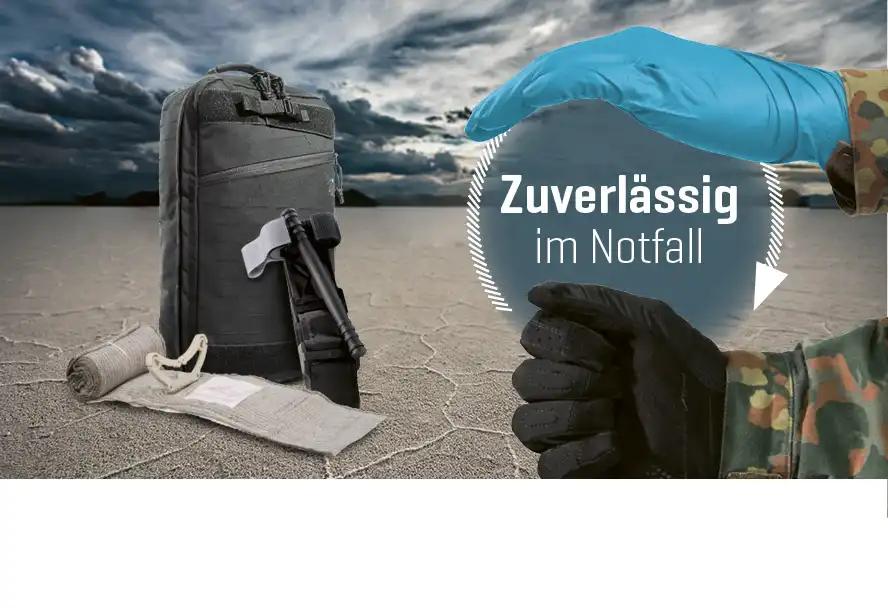 Dunkelgrauer Rucksack mit schwarzem Gurt und Schnalle, daneben eine graue Rolle; blaue behandschuhte Hand mit rundem „Zuverlässig im Notfall“-Symbol.