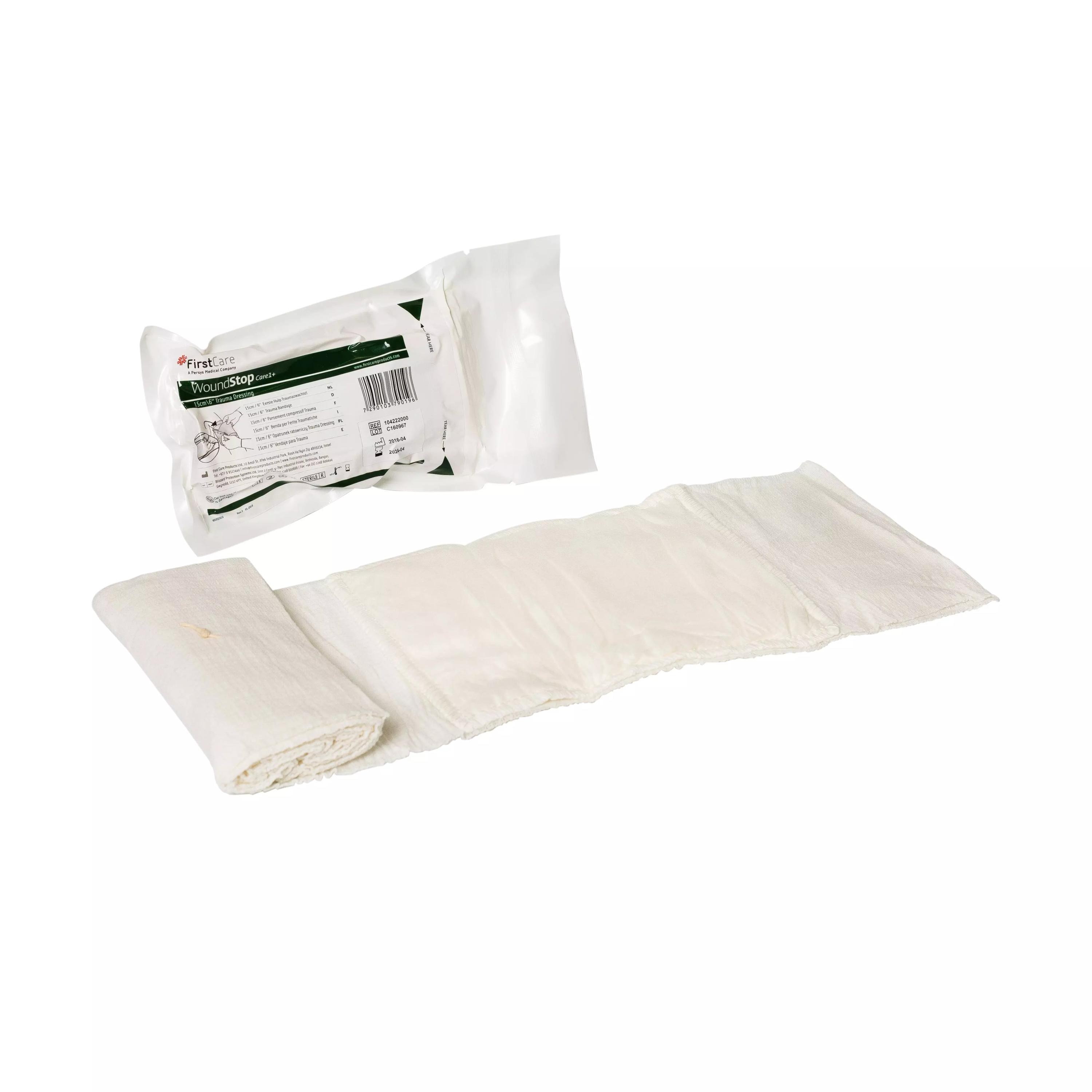 Weiße, vakuumverpackte Notfallbandage Wound Stop Care 1+ aus weichem Material, Rolle mit separatem, gefaltetem Abschnitt und grünem Etikett