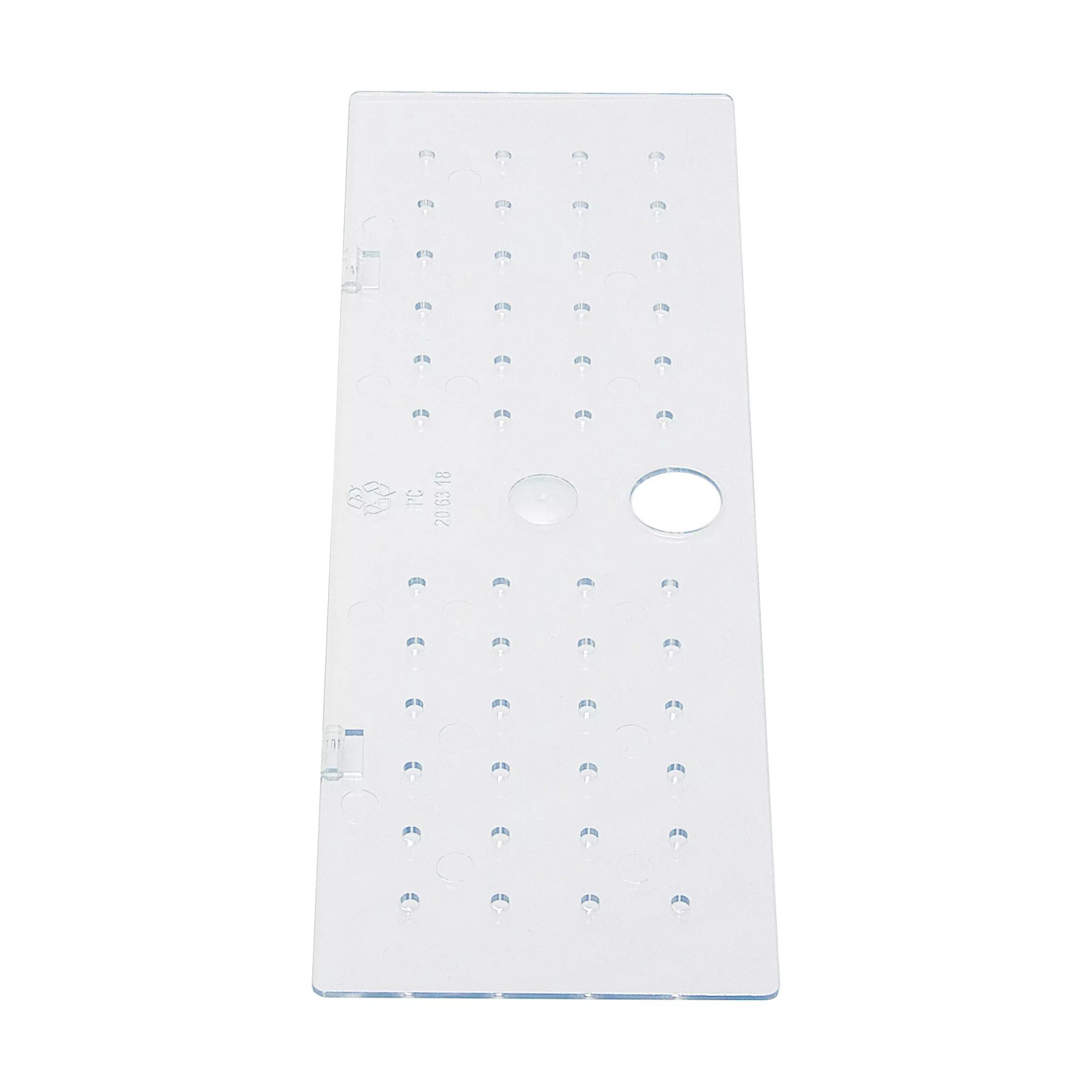 Weiße Abdeckklappe, lang, für Werotop® 350 und 450, mit scharnierten Enden, zahlreichen kleinen und einem großen zentralen Loch.