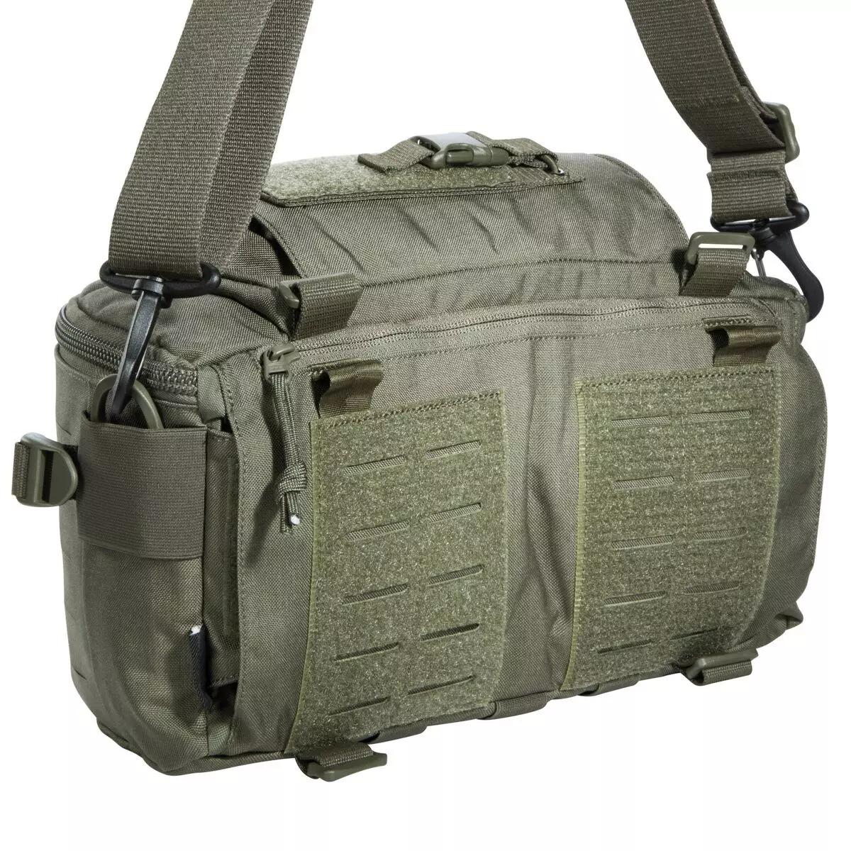 TT Medic Hip Bag IRR in Dunkelgrün mit mehreren Fächern, verstellbaren Schultergurten und intelligent aufgeteilter Front mit Reißverschluss.