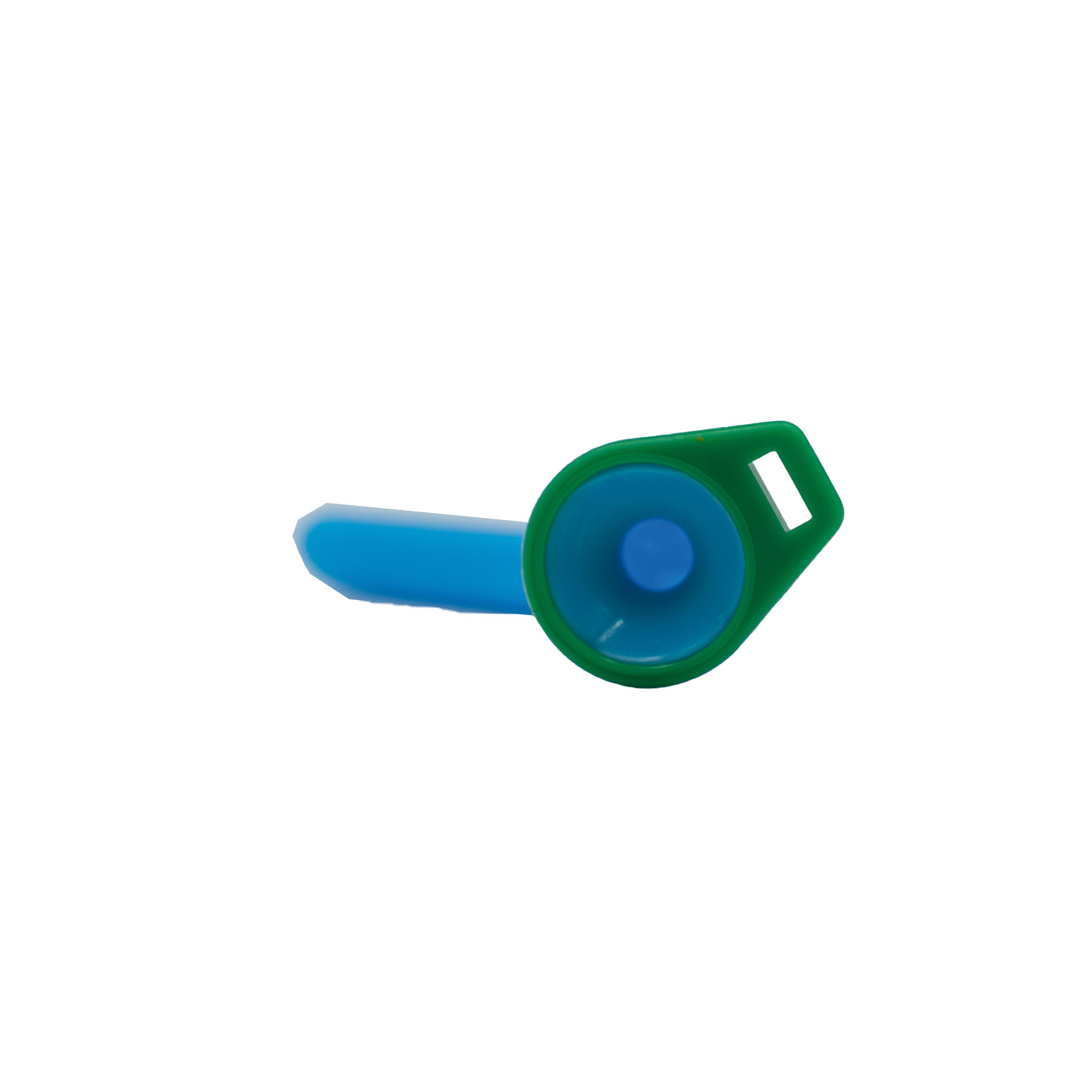 Flexicare NasoSafe® Nasopharyngealtubus nach Wendl - CH 28 mit gebogenem Design, abgeschrägtem Ende und weichen, abgerundeten Kanten, grün-blau gefärbt.