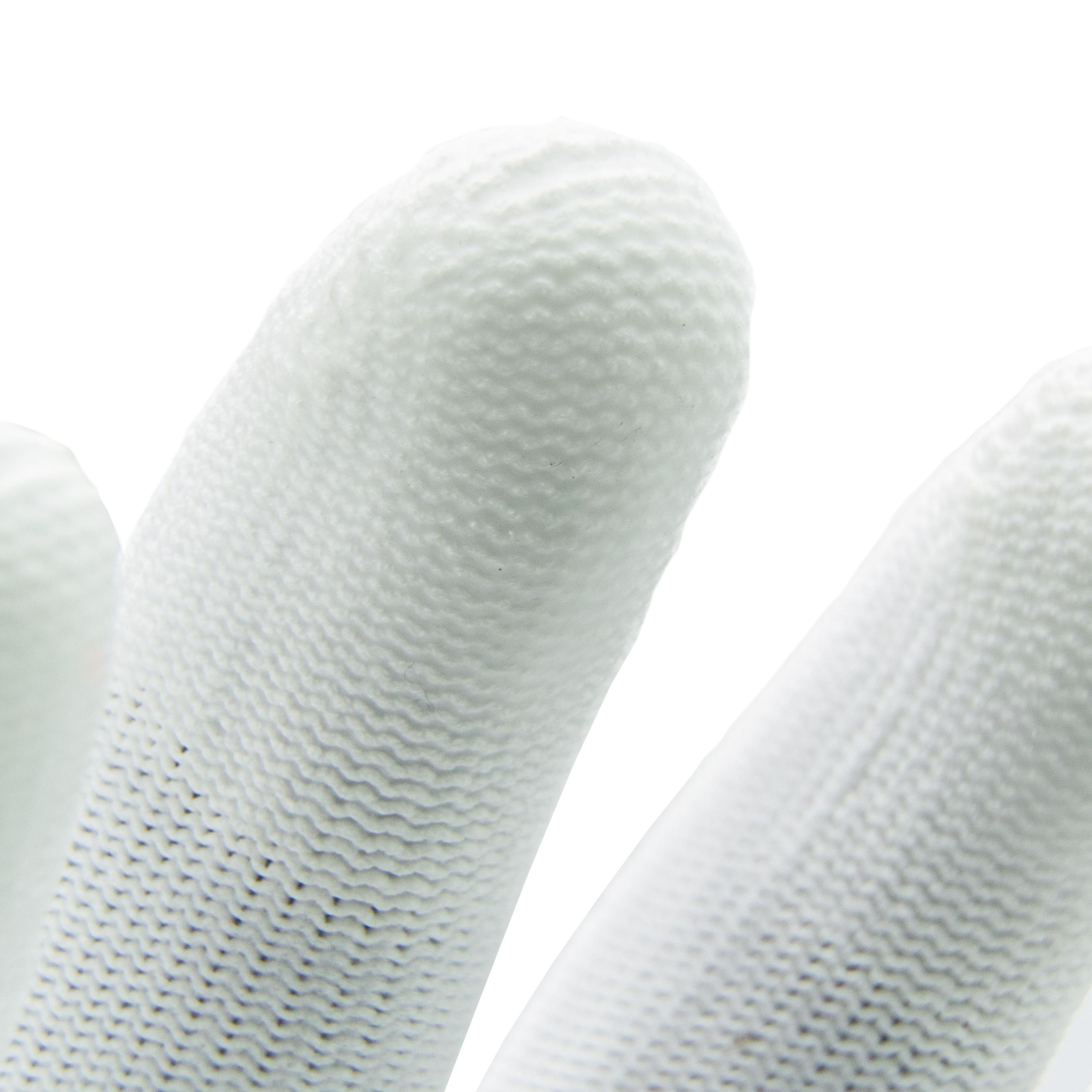 Zwei weiße Finger im Feinstrickhandschuh WERO TipTop, zeigen die feine Struktur, ideal für Arbeiten mit Feingefühl und sichtbarer Reinheit.