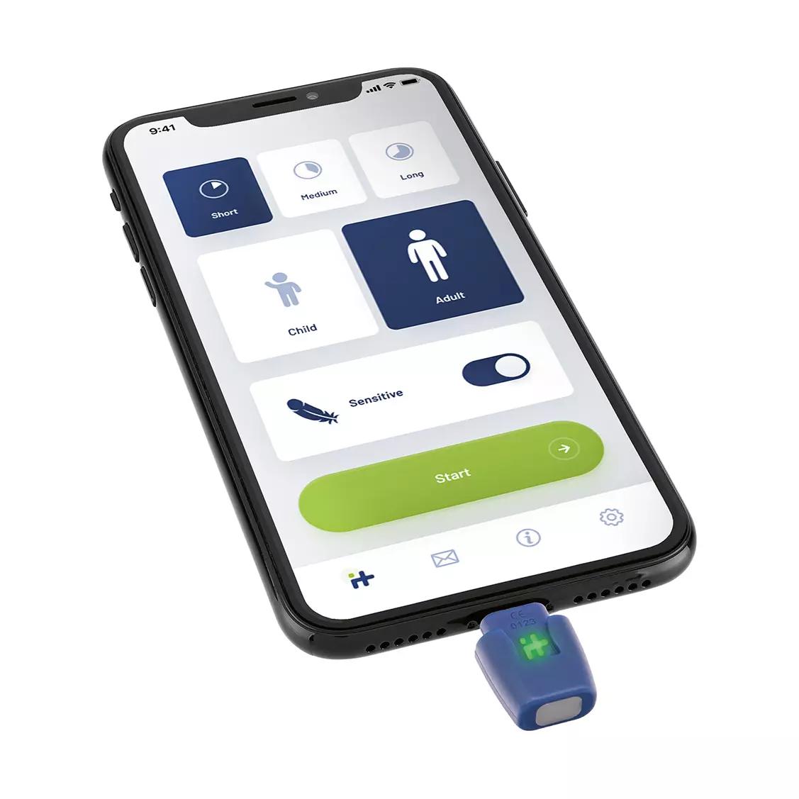 Ein Smartphone mit dem heat it® Insektenstichheiler - Android (USB-C) zeigt die App für die Behandlung von Insektenstichen mit Optionen.