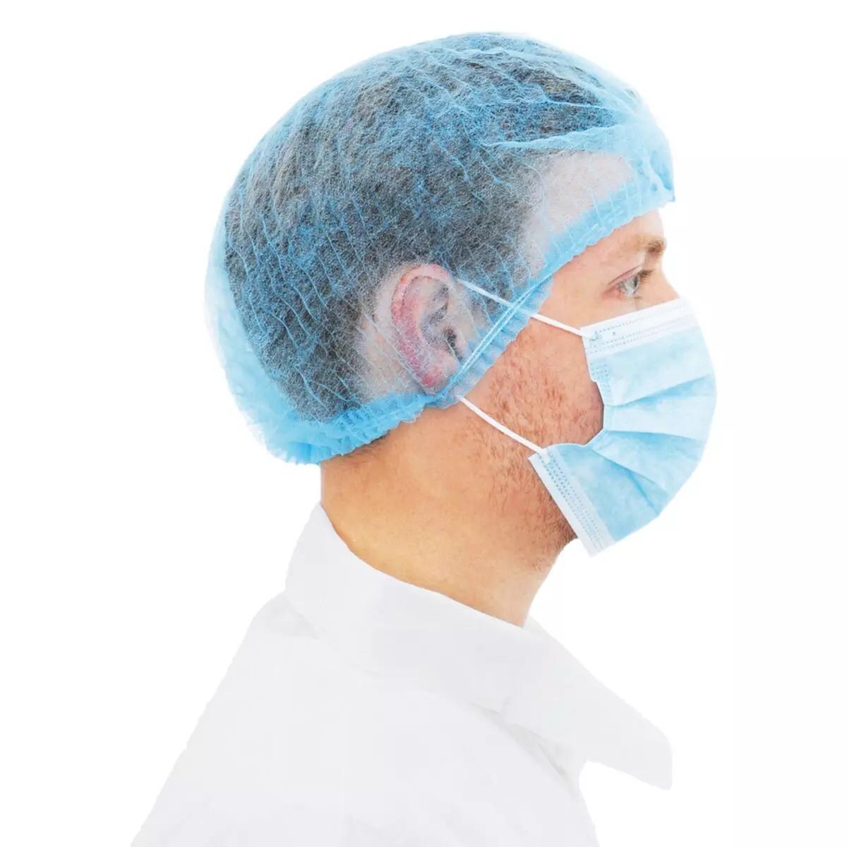 Eine Person trägt eine atmungsaktive Einweghaube, 100 Stk - Blau, nicht detektierbar, mit seitlichen Bändern und Sichtfenster über den Augen.