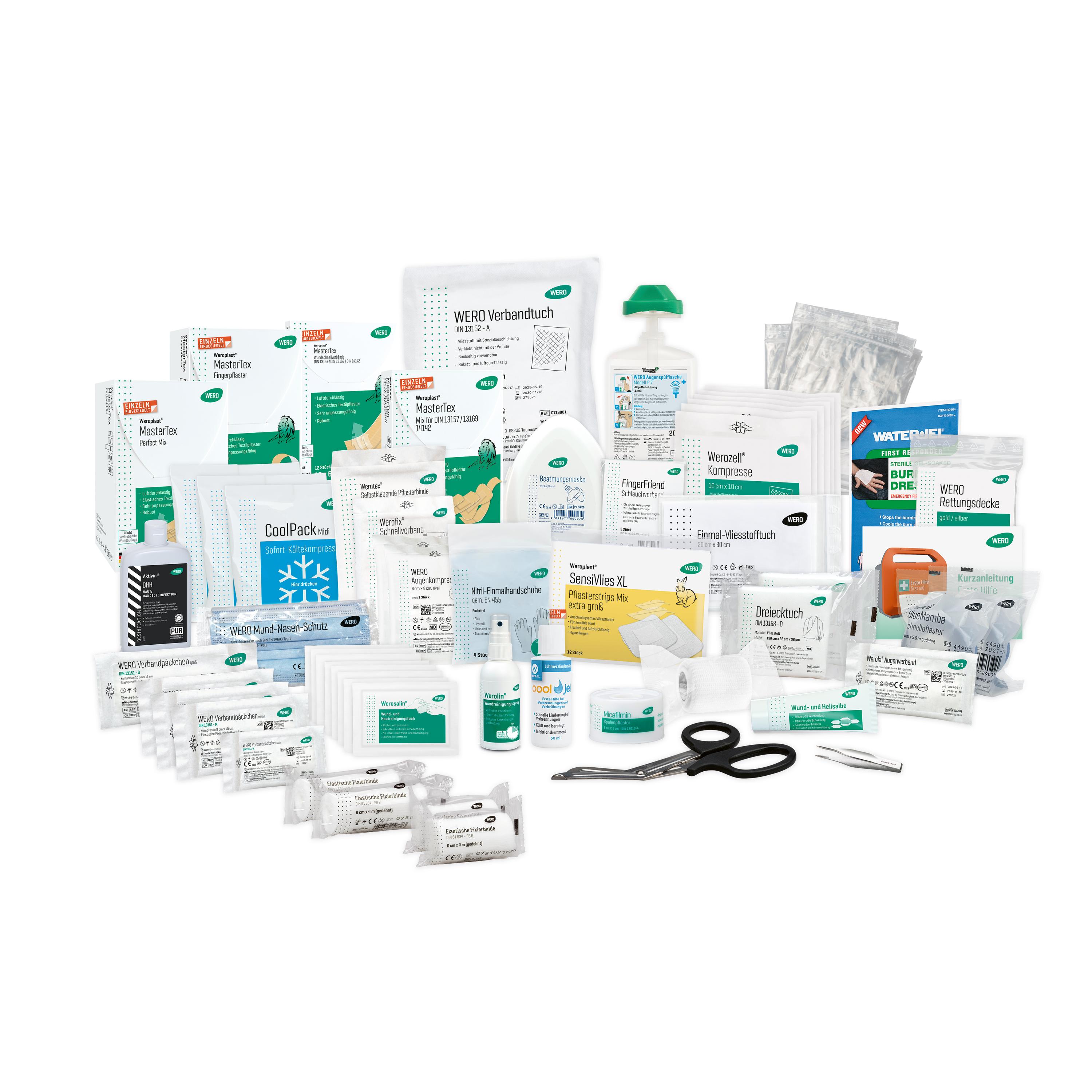Umfangreiche Füllung für Erste Hilfe Koffer Teeküche / Aufenthaltsraum mit Pflastern, Kompressen, Verbandmaterial, Flaschen sowie Schere.