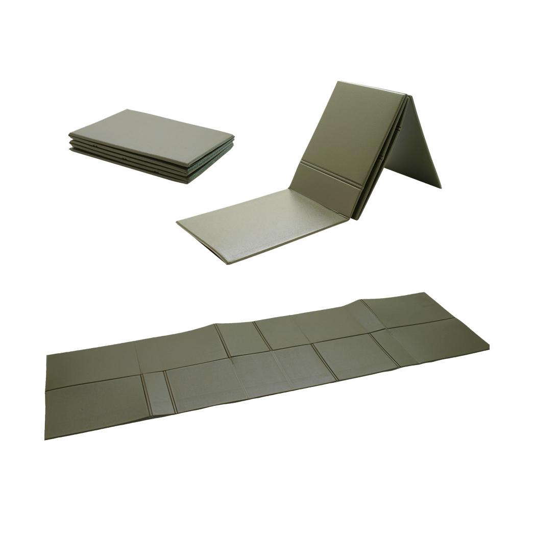 Fünf gefaltete Mil-Tec® Isomatte liegen nebeneinander; die dunkelgrünen, rechteckigen Matten sind flexibel und sorgfältig angeordnet.