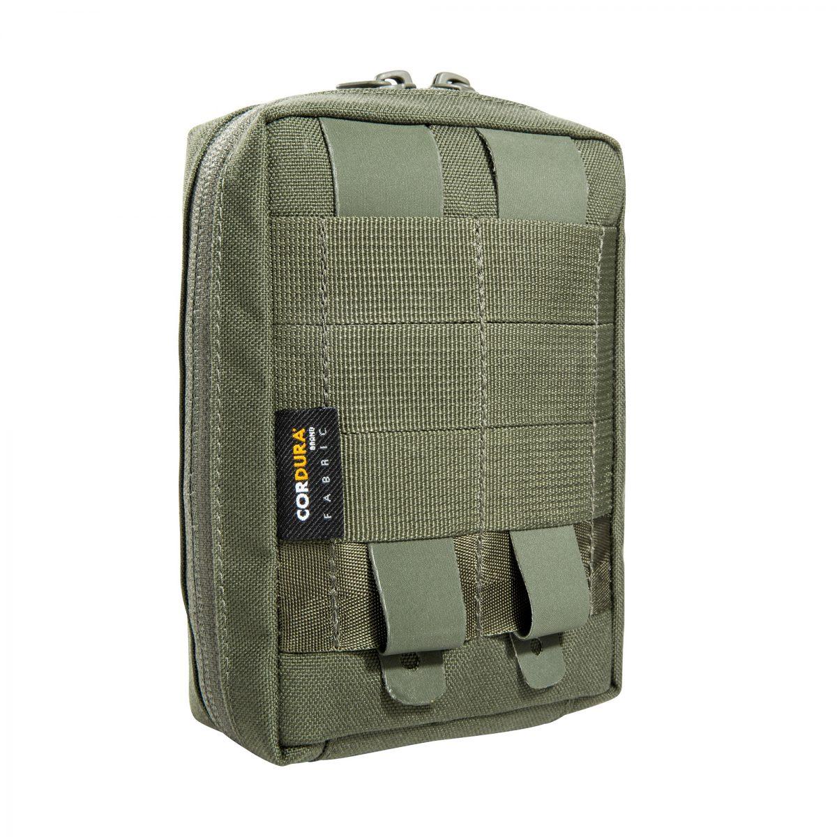 TT Tac Pouch 1.1 in grün mit großem Reißverschluss, MOLLE-Reverse-System und geräumigem Innenfach, stehend in Dreiviertelansicht.