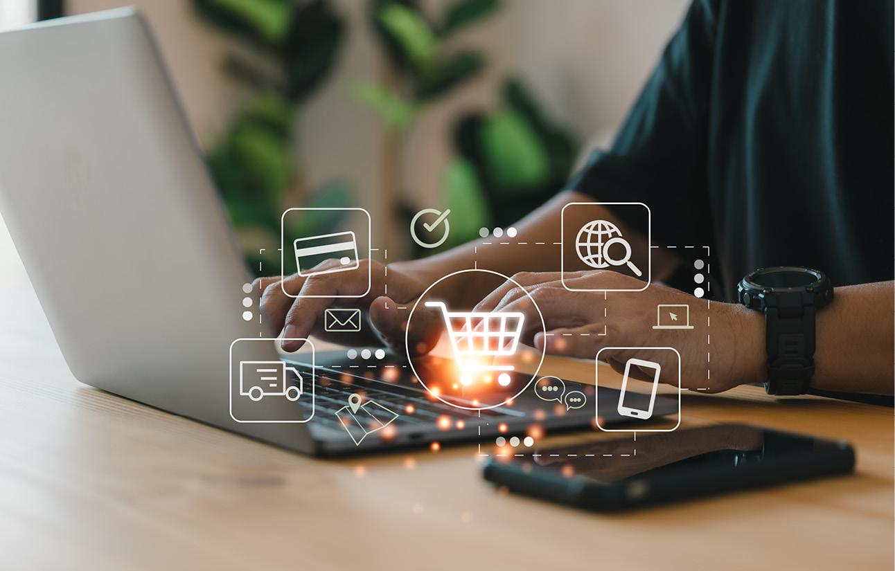 Im Hintergrund nutzt eine Person einen Laptop. Im Vordergrund befinden sich verschiedene Online-Icons.