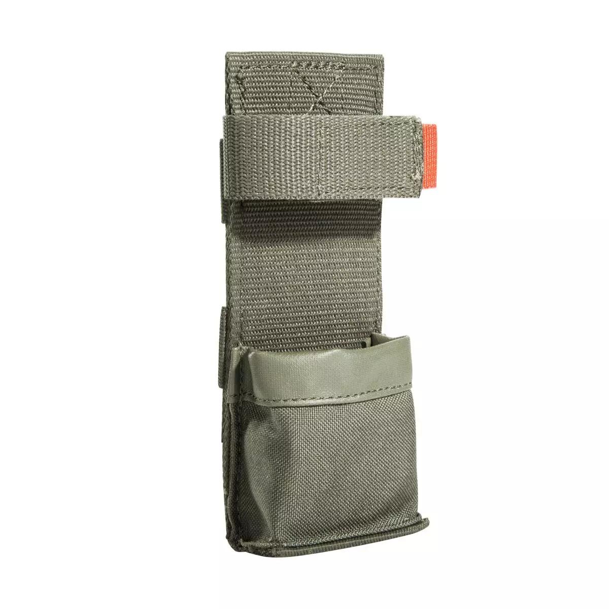 Dunkelgrüne TT Tourniquet Pouch IRR aus Canvas mit Frontfach, schwarzem Reißverschluss, rotem Tag und Trageschlaufe.