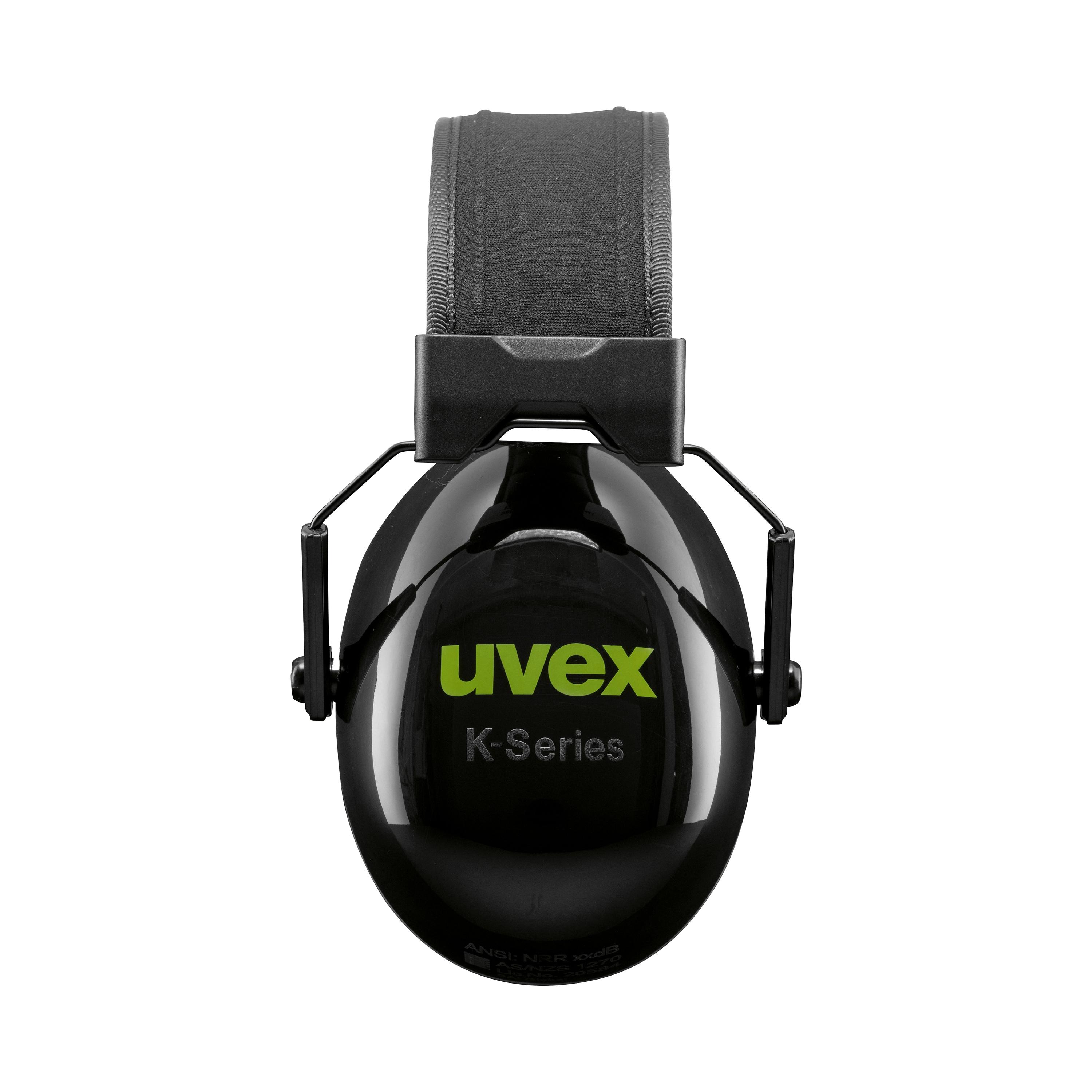 Zwei uvex K10 Kapselgehörschutz mit faltbarem Kopfband, Komfortkissen und stufenlos verstellbaren Ohrmuscheln mit grünem Logo.