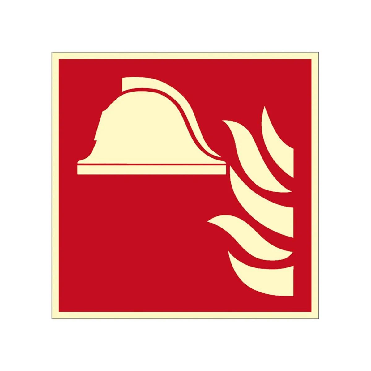 Quadratisches Brandschutzzeichen: Mittel und Geräte zur Brandbekämpfung – Standard, mit hellem Feuerwehrhelm und Flammensymbol auf rotem Grund.