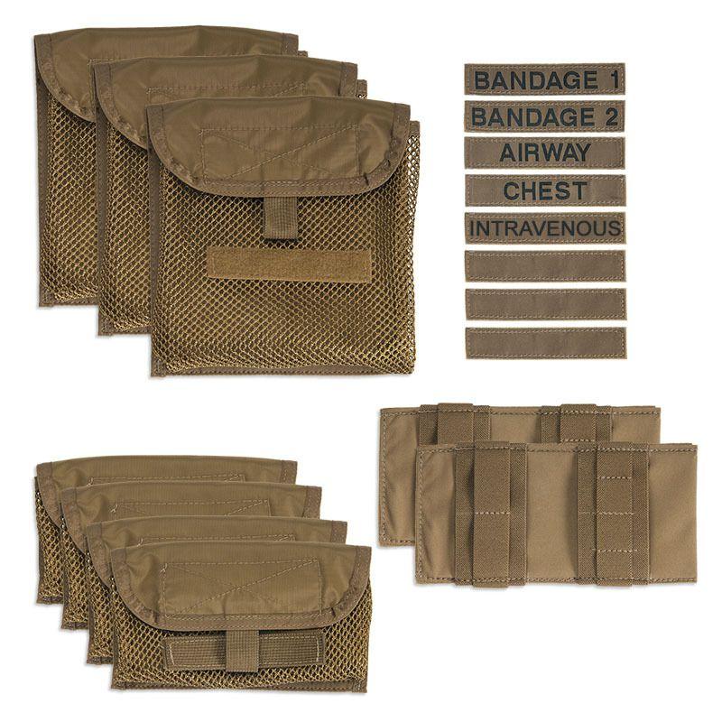 Vier beige Chinook Medical Panel Taschen mit Mesh, verstellbaren Riemen und Etiketten wie "BANDAGE", "CHEST" und "AIRWAY" sind ordentlich angeordnet.