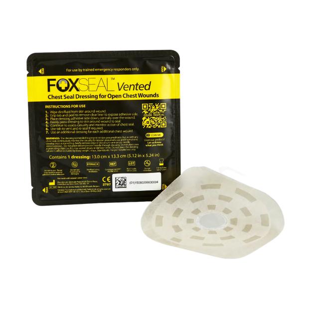 Foxseal™ Vented Chest Seal in rechteckiger, schwarzer Verpackung mit gelber Vented-Kennzeichnung und Anwendungshinweisen für den Notfalleinsatz.