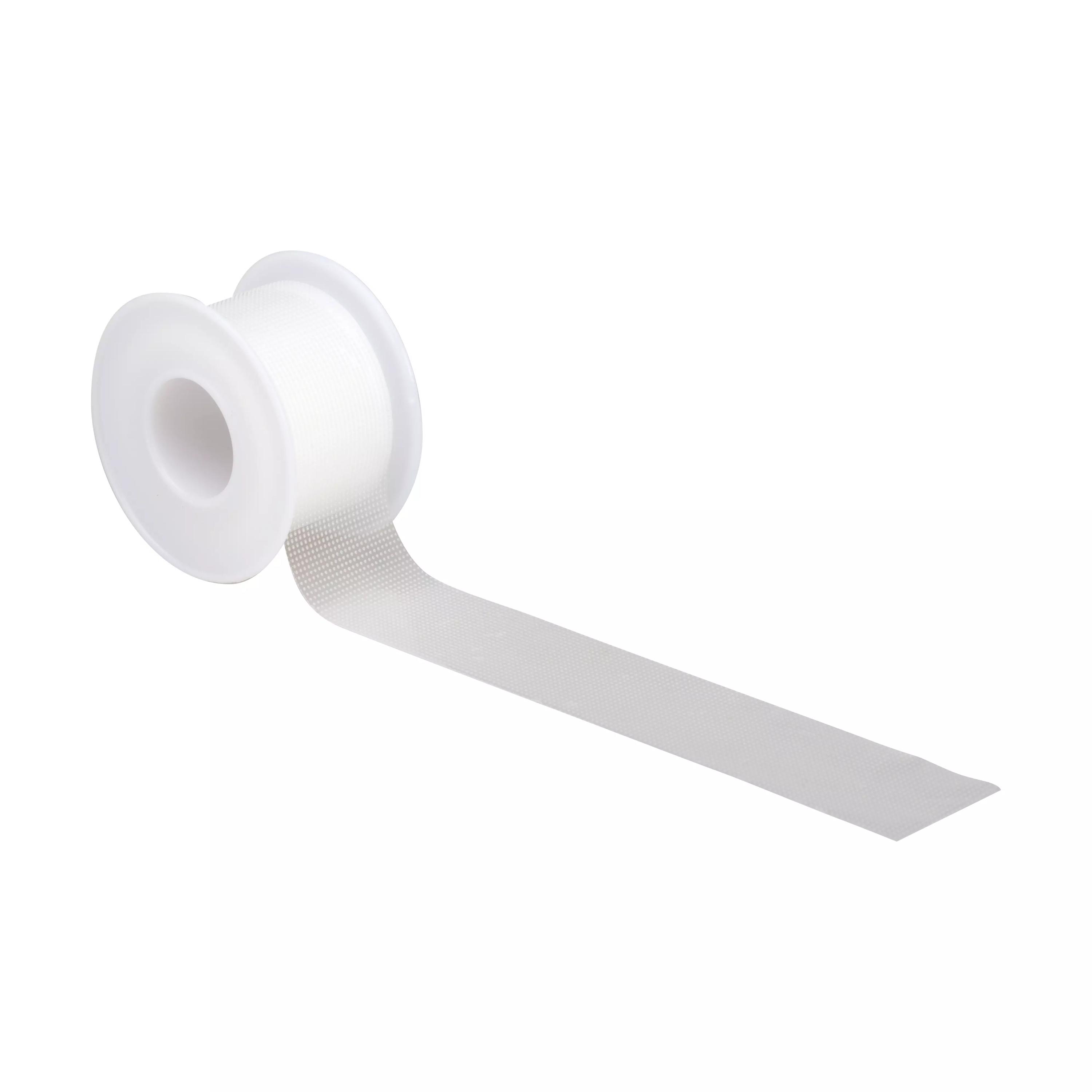 Eine Rolle Micafilmin-Spulenpflaster, Flex-Pflaster, glatt und weiß, ist seitlich abgewickelt und zeigt eine mittige Öffnung.