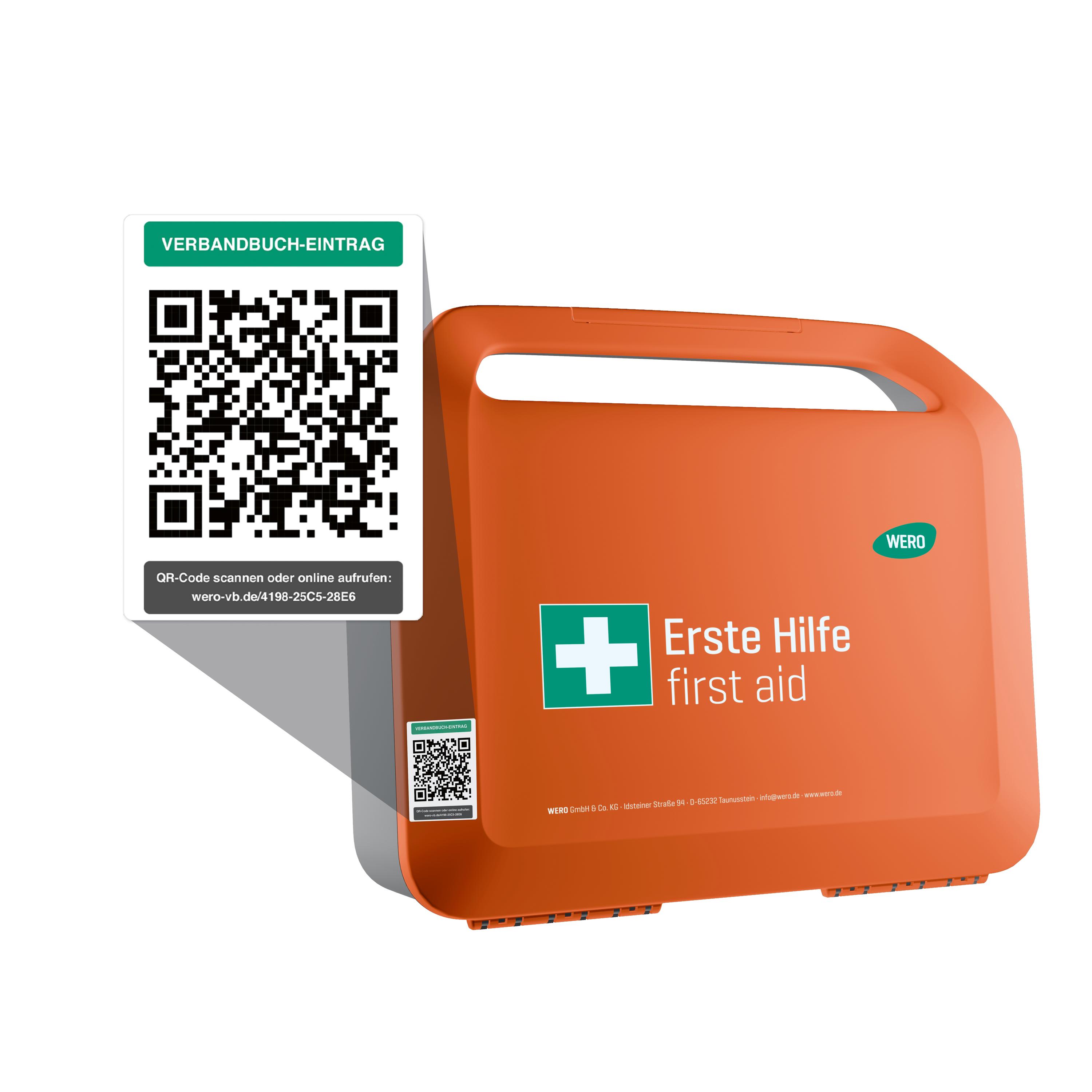 Ein orangefarbener Erste-Hilfe-Kasten mit weißem Griff, grünem Kreuz, „Erste Hilfe“-Aufdruck und zwei QR-Codes für das WERO Online-Verbandbuch (Jahreslizenz) - Pro.