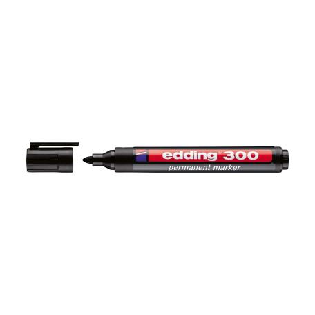 edding Marker 300 schwarz mit Rundspitze liegt waagerecht, das schwarze Gehäuse und der leicht abgezogene Deckel sind sichtbar.