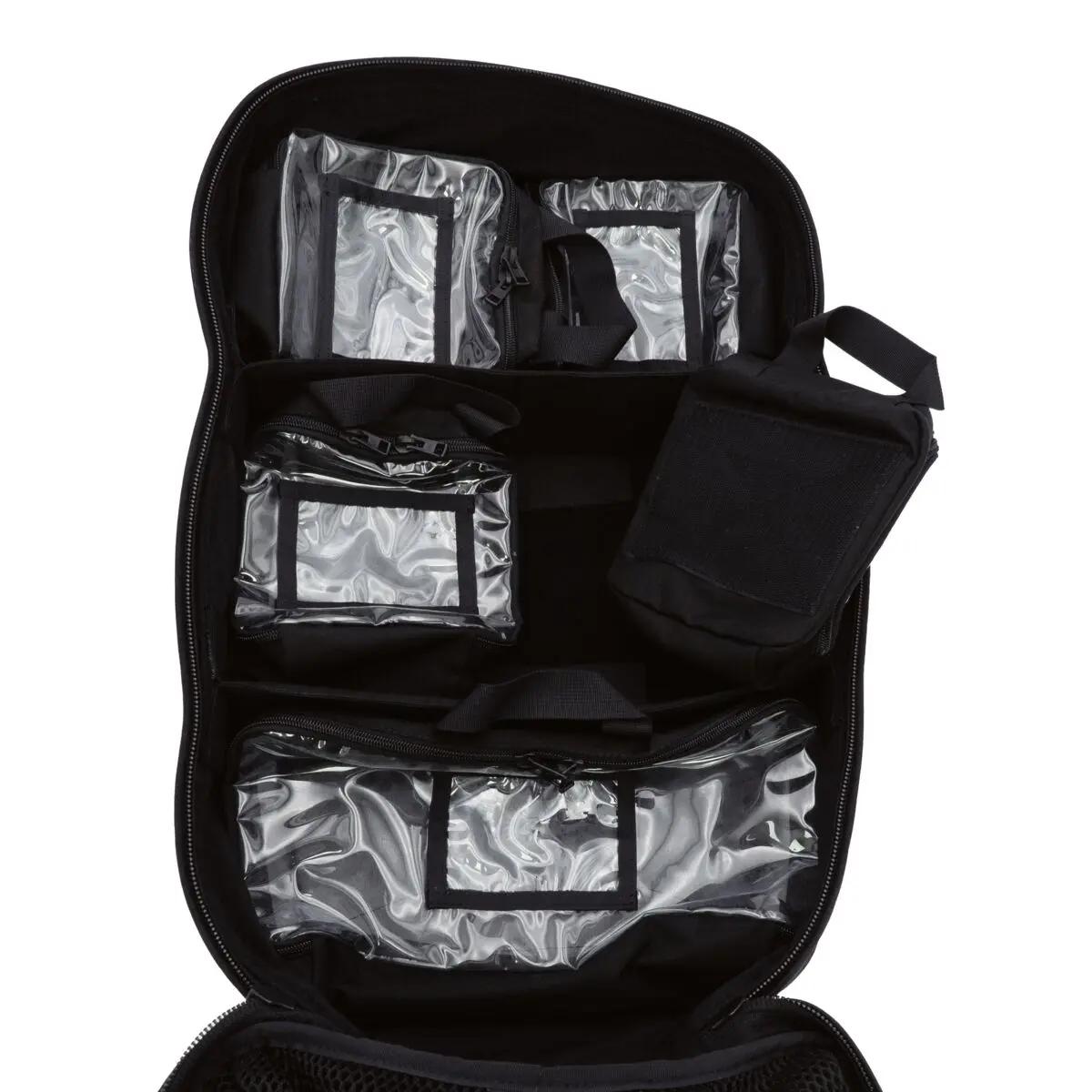 PARAMEDYK® Notfallrucksack - Schwarz geöffnet mit mehreren transparenten, beschrifteten Fächern und robustem, wasserabweisendem CORDURA-Außenmaterial.