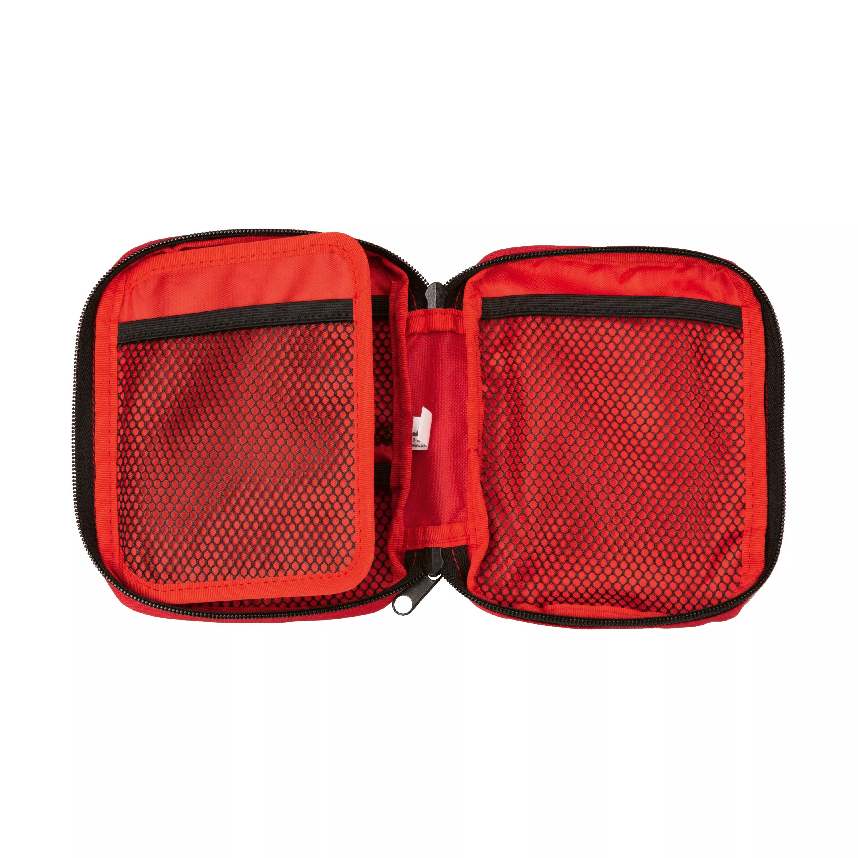 Eine aufgeklappte WERO Erste Hilfe Tasche - klein aus rotem Nylon mit Gürtelschlaufe, Tragegriff und schwarzen Netztaschen.