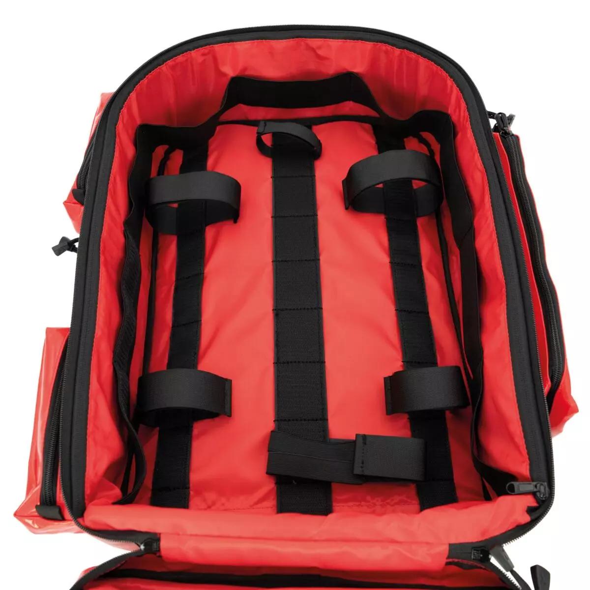 HAN-LIFE Rettungsrucksack PARAMEDIC PLUS aus rotem PVC-beschichtetem Polyestergewebe, geöffnet mit schwarzen Gurten, Fächern und vielfältiger Innenaufteilung.