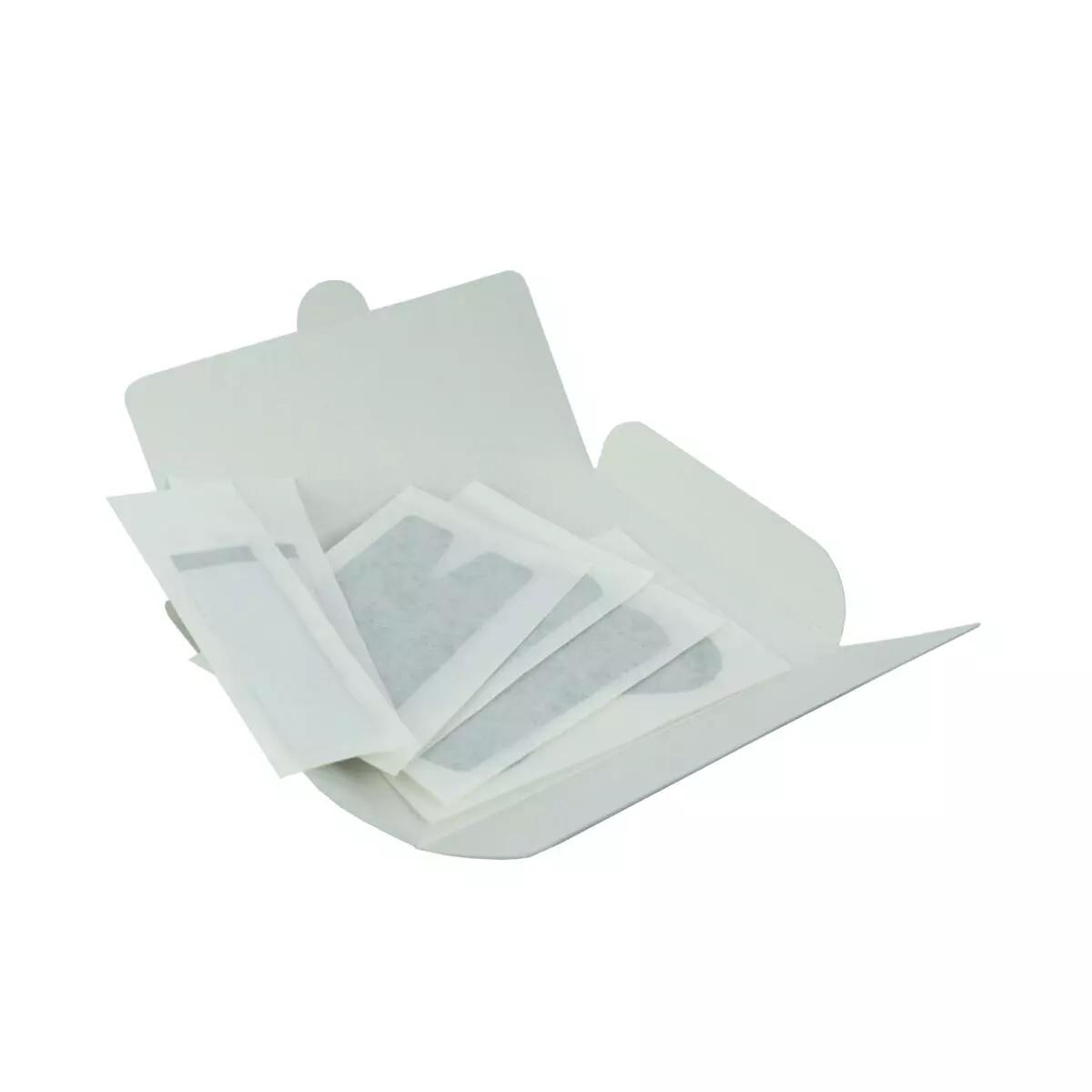 Offene Schachtel mit mehreren einzeln verpackten WERO MED-X® TrostPflaster Mini Mix Pflastern mit extra starker Klebkraft und schwarzem, textilem Gewebe.