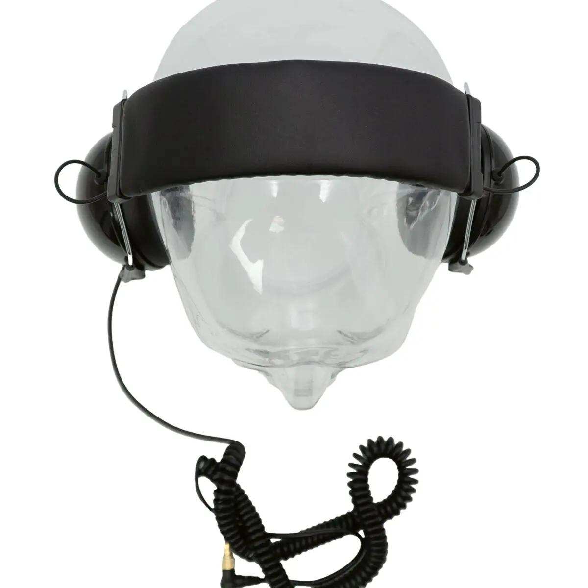 Ein durchsichtiger Mannequinkopf trägt uvex Kopfhörer für OtoCheck Funktionskontrolle mit ohrumschließenden schwarzen Muscheln, Spiralkabel und verstellbaren Reglern.