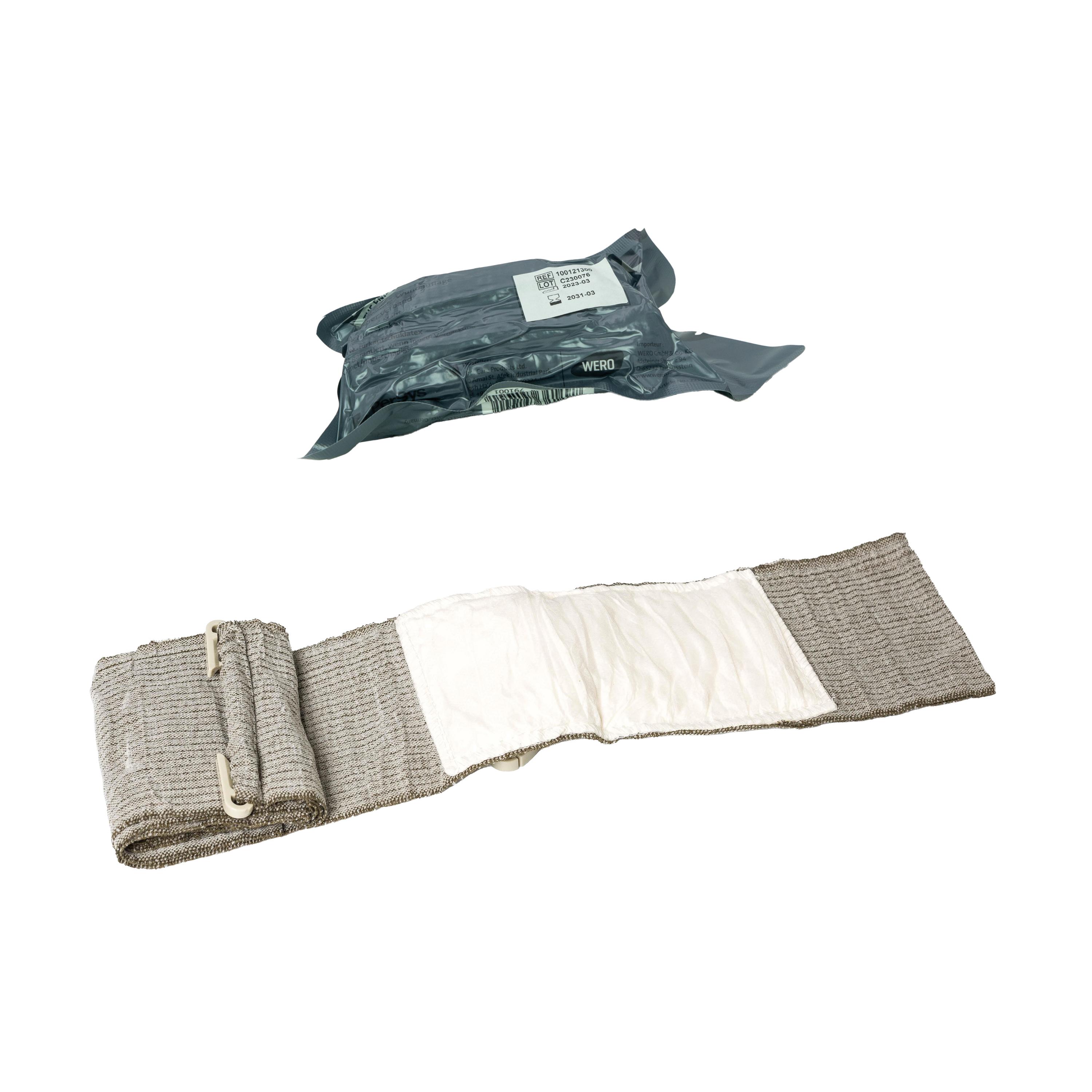 Sterile Die Emergency Bandage®, das ORIGINAL - Oliv, 10 cm, elastischer Notfallverband mit weißer Einlage, ausgerollt und gebrauchsfertig arrangiert.